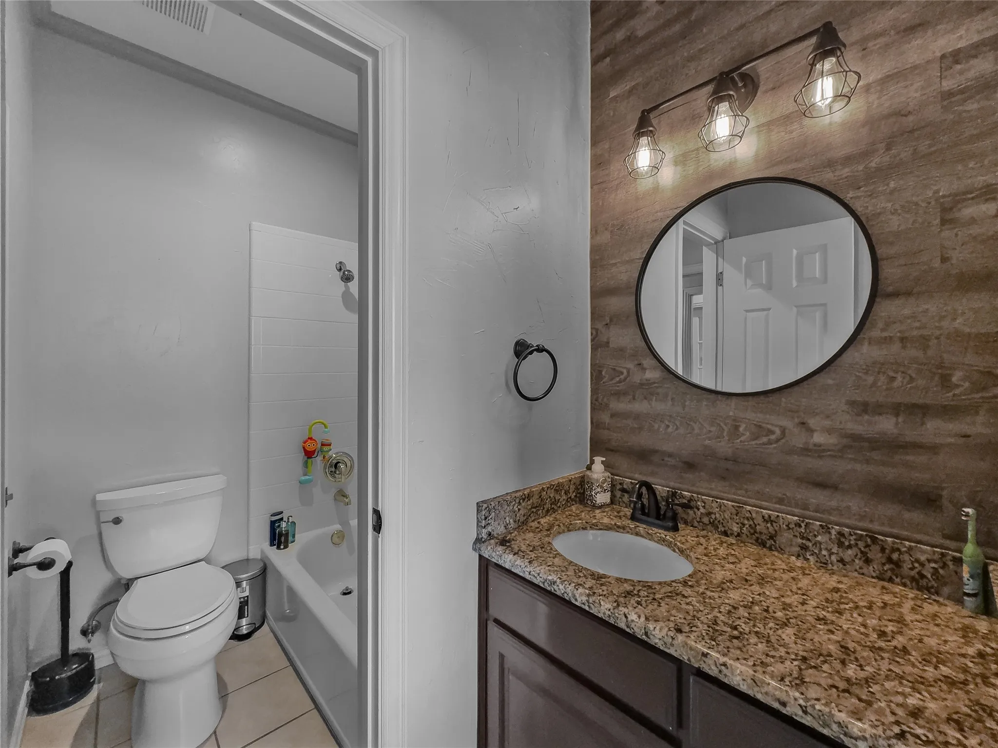 Single Family Residence For Sale in Tarrant County , 3211 Lake Creek Trail, Mansfield, Texas 76063, 4 Bedroom, 3 Bathroom, 2 Garage spaces, 2,645 Sqft, built in 2000, Price $485,000, mls#21311901, Real Estate Agent in Mansfield, Homes For Sale in Tarrant county, Homes For Sale in Mansfield, Realtor in Mansfield Texas, Real Estate Brokerage Independent Realty Texas, Luminita Cordes Realtor