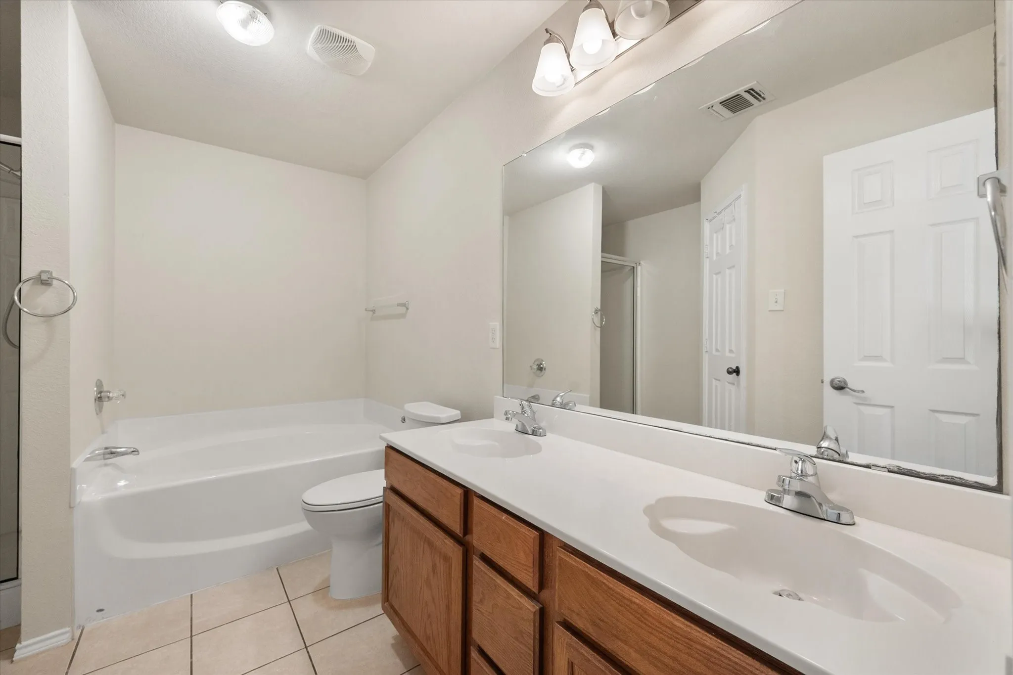 Single Family Residence For Sale in Johnson County , 1405 Chase Trail, Mansfield, Texas 76063, 3 Bedroom, 2 Bathroom, 2 Garage spaces, 1,502 Sqft, built in 2005, mls#21293189, Real Estate Agent in Mansfield, Homes For Sale in Johnson county, Homes For Sale in Mansfield, Realtor in Mansfield Texas, Real Estate Brokerage Independent Realty Texas, Luminita Cordes Realtor