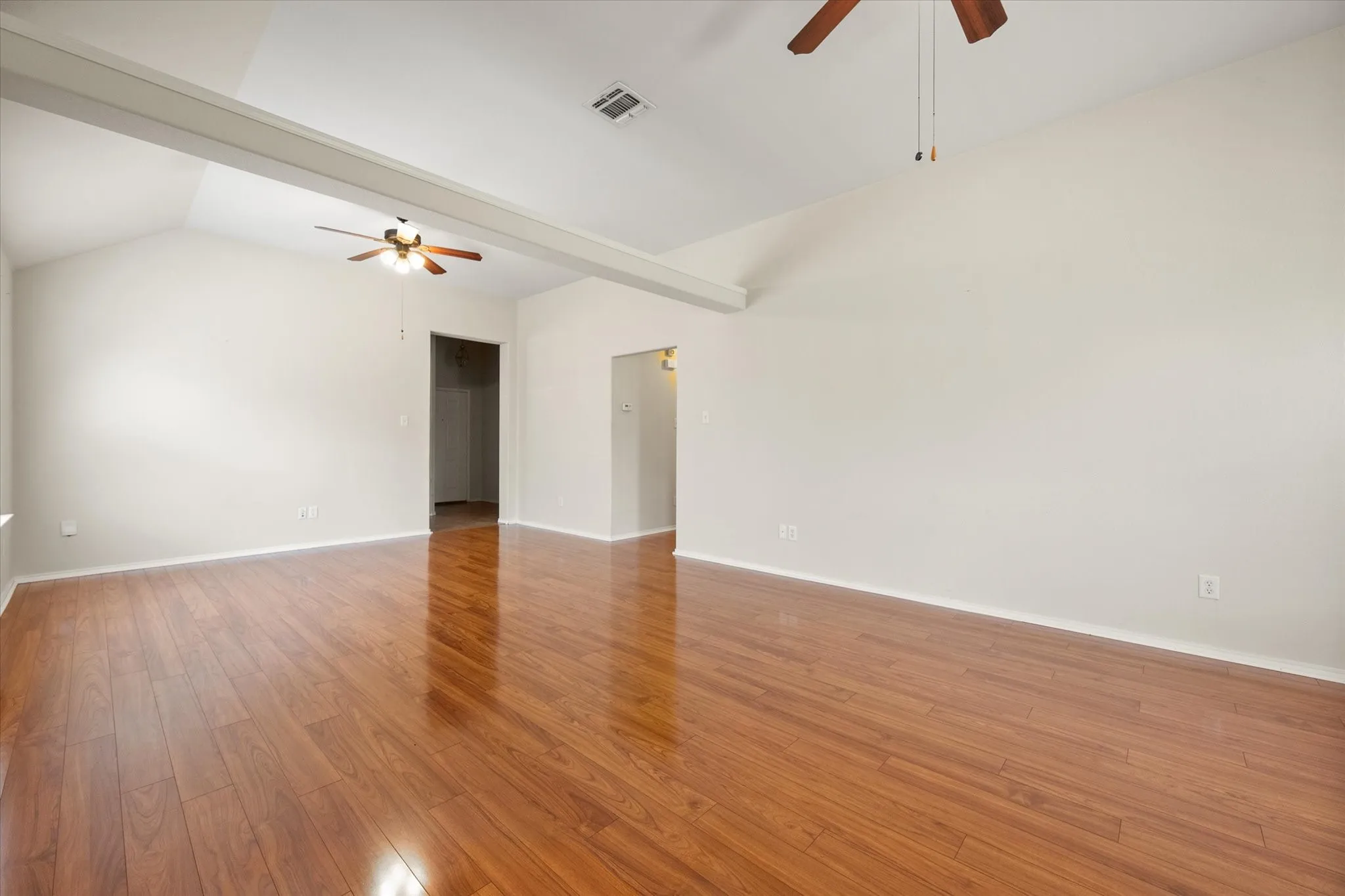 Single Family Residence For Sale in Johnson County , 1405 Chase Trail, Mansfield, Texas 76063, 3 Bedroom, 2 Bathroom, 2 Garage spaces, 1,502 Sqft, built in 2005, mls#21293189, Real Estate Agent in Mansfield, Homes For Sale in Johnson county, Homes For Sale in Mansfield, Realtor in Mansfield Texas, Real Estate Brokerage Independent Realty Texas, Luminita Cordes Realtor
