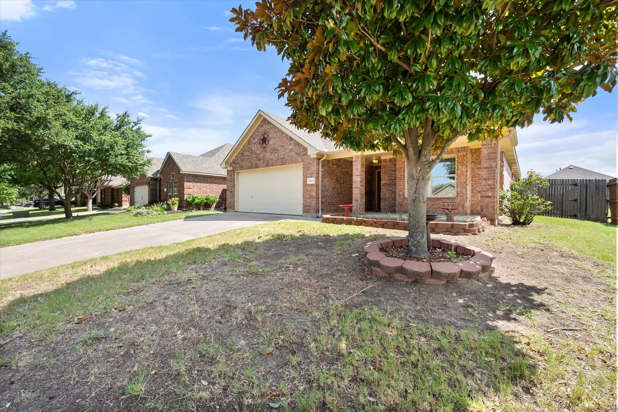 Single Family Residence For Sale in Johnson County , 1405 Chase Trail, Mansfield, Texas 76063, 3 Bedroom, 2 Bathroom, 2 Garage spaces, 1,502 Sqft, built in 2005, mls#21293189, Real Estate Agent in Mansfield, Homes For Sale in Johnson county, Homes For Sale in Mansfield, Realtor in Mansfield Texas, Real Estate Brokerage Independent Realty Texas, Luminita Cordes Realtor
