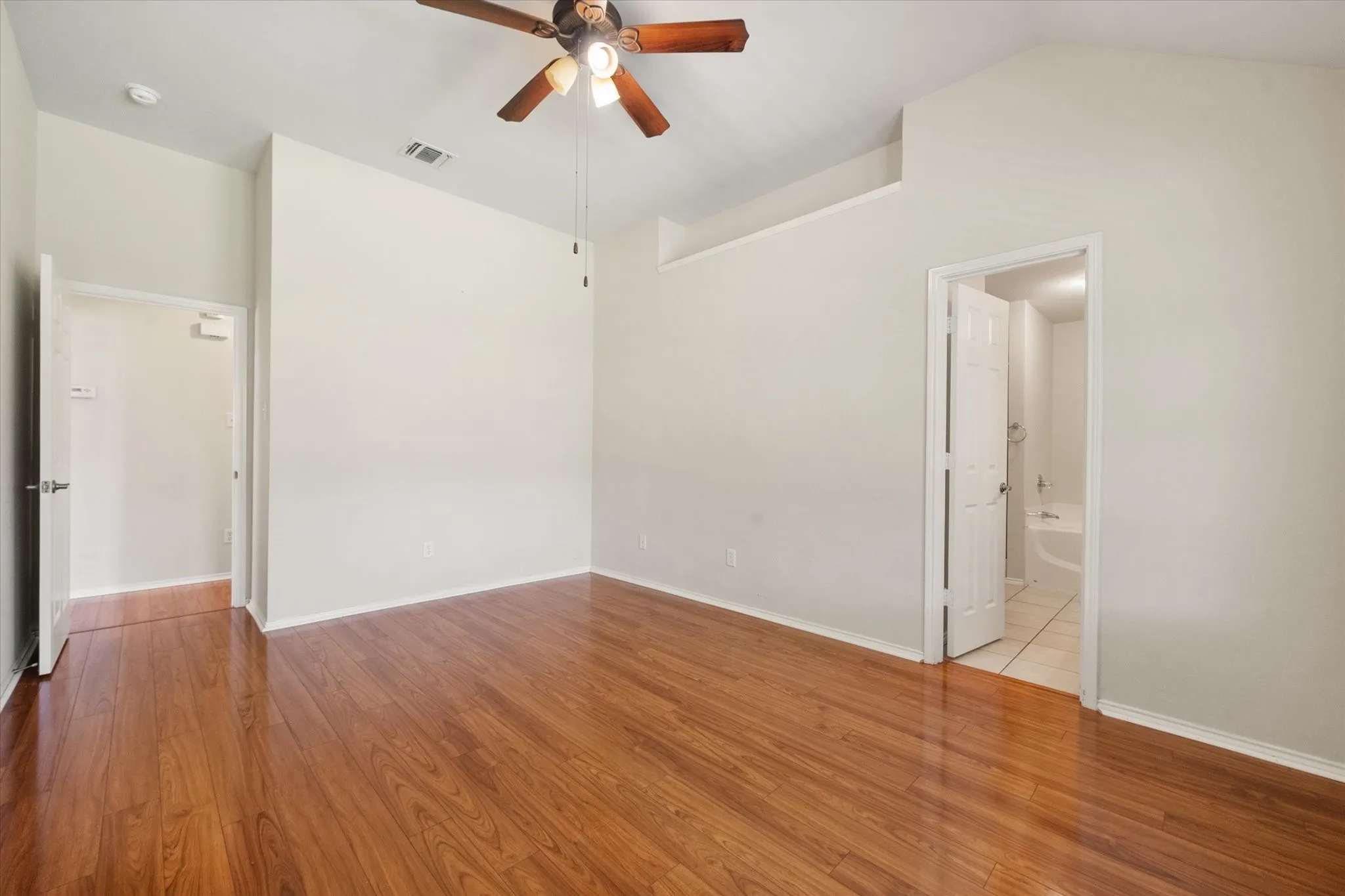 Single Family Residence For Sale in Johnson County , 1405 Chase Trail, Mansfield, Texas 76063, 3 Bedroom, 2 Bathroom, 2 Garage spaces, 1,502 Sqft, built in 2005, mls#21293189, Real Estate Agent in Mansfield, Homes For Sale in Johnson county, Homes For Sale in Mansfield, Realtor in Mansfield Texas, Real Estate Brokerage Independent Realty Texas, Luminita Cordes Realtor