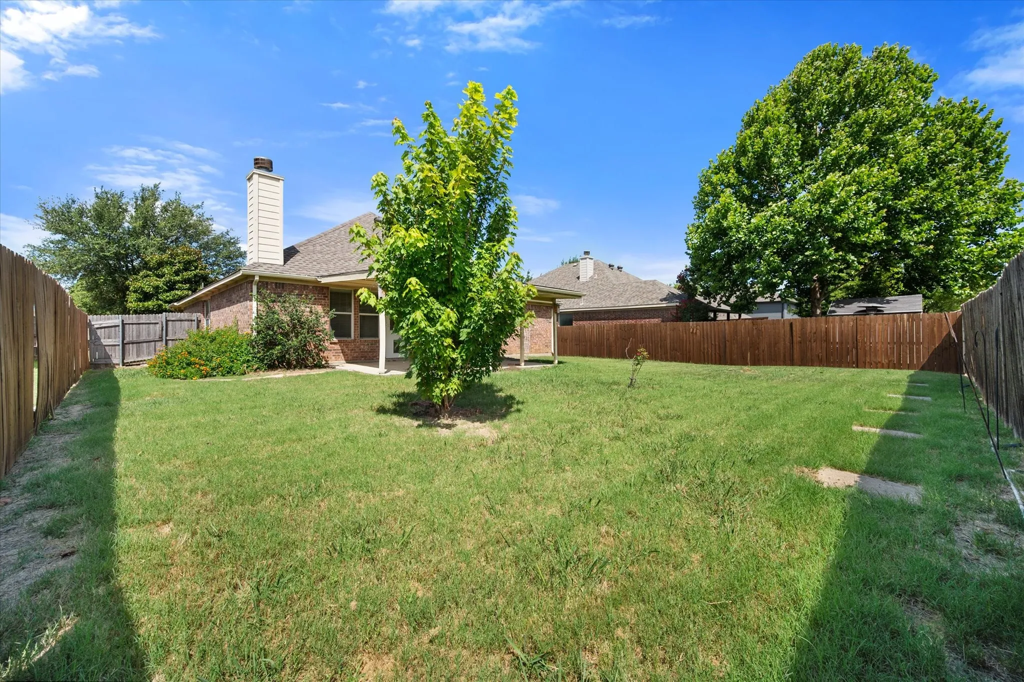 Single Family Residence For Sale in Johnson County , 1405 Chase Trail, Mansfield, Texas 76063, 3 Bedroom, 2 Bathroom, 2 Garage spaces, 1,502 Sqft, built in 2005, mls#21293189, Real Estate Agent in Mansfield, Homes For Sale in Johnson county, Homes For Sale in Mansfield, Realtor in Mansfield Texas, Real Estate Brokerage Independent Realty Texas, Luminita Cordes Realtor