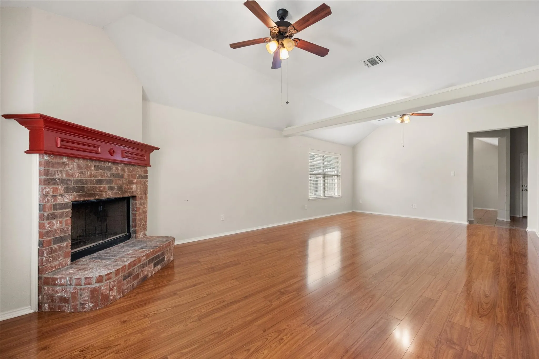Single Family Residence For Sale in Johnson County , 1405 Chase Trail, Mansfield, Texas 76063, 3 Bedroom, 2 Bathroom, 2 Garage spaces, 1,502 Sqft, built in 2005, mls#21293189, Real Estate Agent in Mansfield, Homes For Sale in Johnson county, Homes For Sale in Mansfield, Realtor in Mansfield Texas, Real Estate Brokerage Independent Realty Texas, Luminita Cordes Realtor