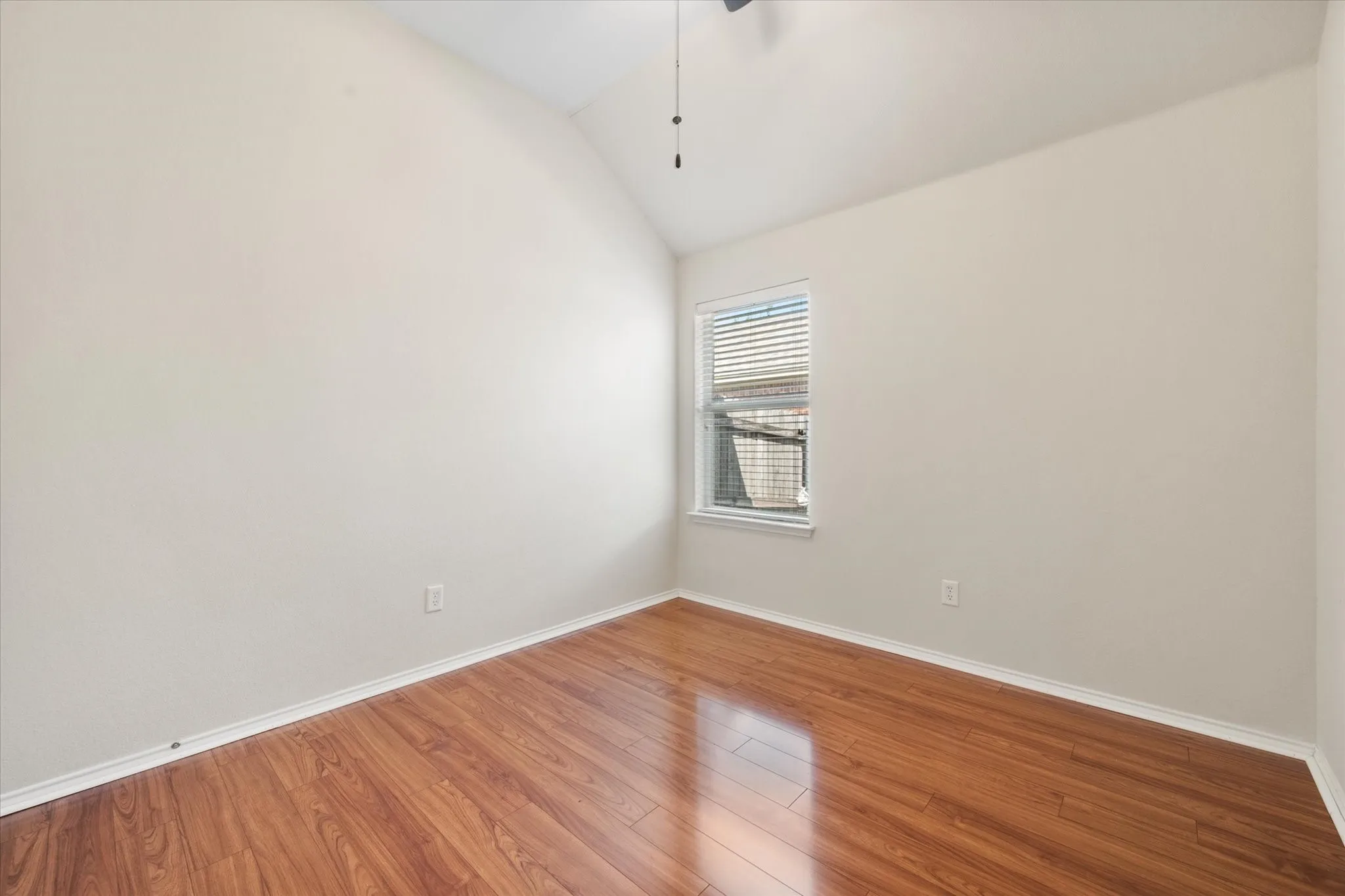 Single Family Residence For Sale in Johnson County , 1405 Chase Trail, Mansfield, Texas 76063, 3 Bedroom, 2 Bathroom, 2 Garage spaces, 1,502 Sqft, built in 2005, mls#21293189, Real Estate Agent in Mansfield, Homes For Sale in Johnson county, Homes For Sale in Mansfield, Realtor in Mansfield Texas, Real Estate Brokerage Independent Realty Texas, Luminita Cordes Realtor