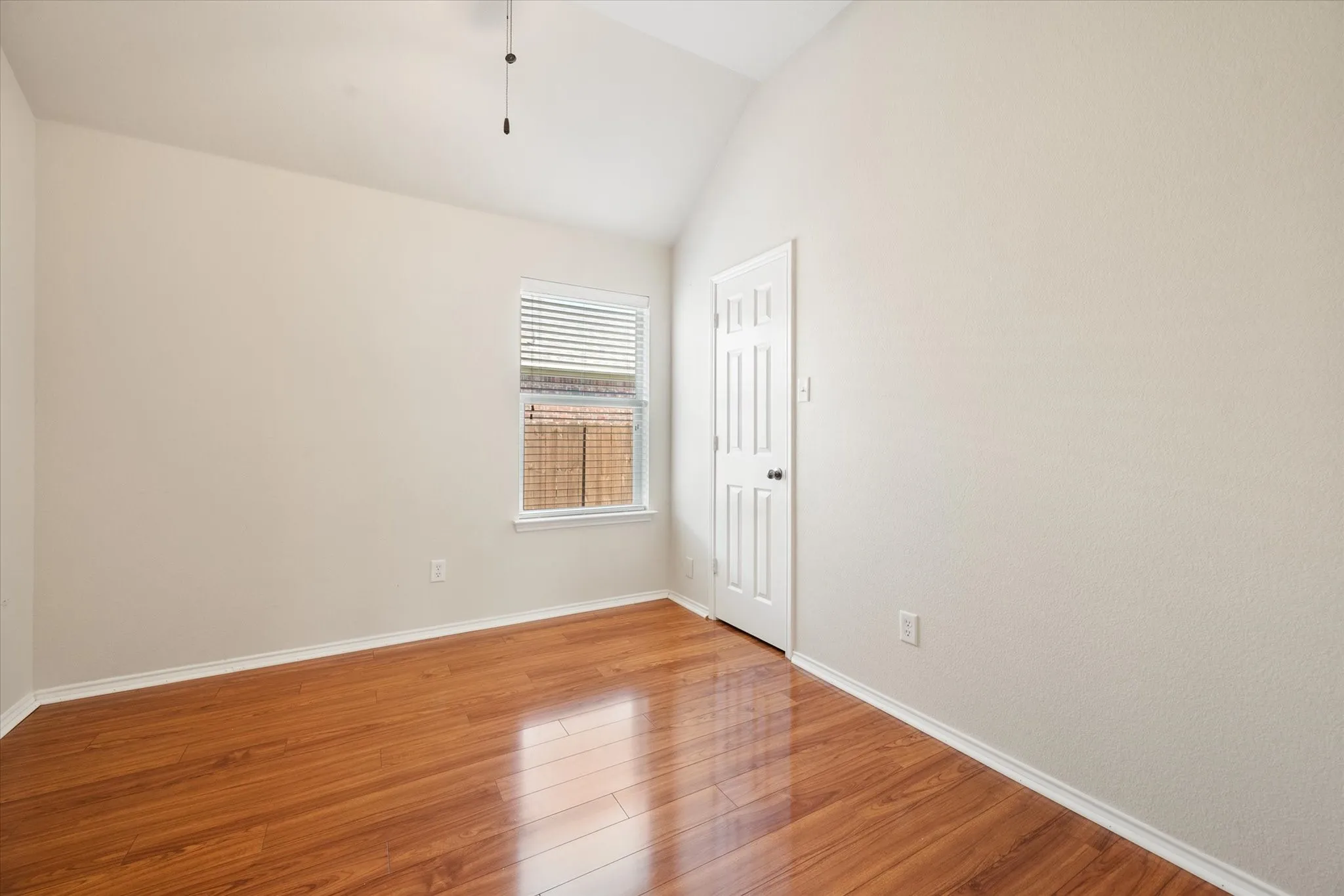 Single Family Residence For Sale in Johnson County , 1405 Chase Trail, Mansfield, Texas 76063, 3 Bedroom, 2 Bathroom, 2 Garage spaces, 1,502 Sqft, built in 2005, mls#21293189, Real Estate Agent in Mansfield, Homes For Sale in Johnson county, Homes For Sale in Mansfield, Realtor in Mansfield Texas, Real Estate Brokerage Independent Realty Texas, Luminita Cordes Realtor