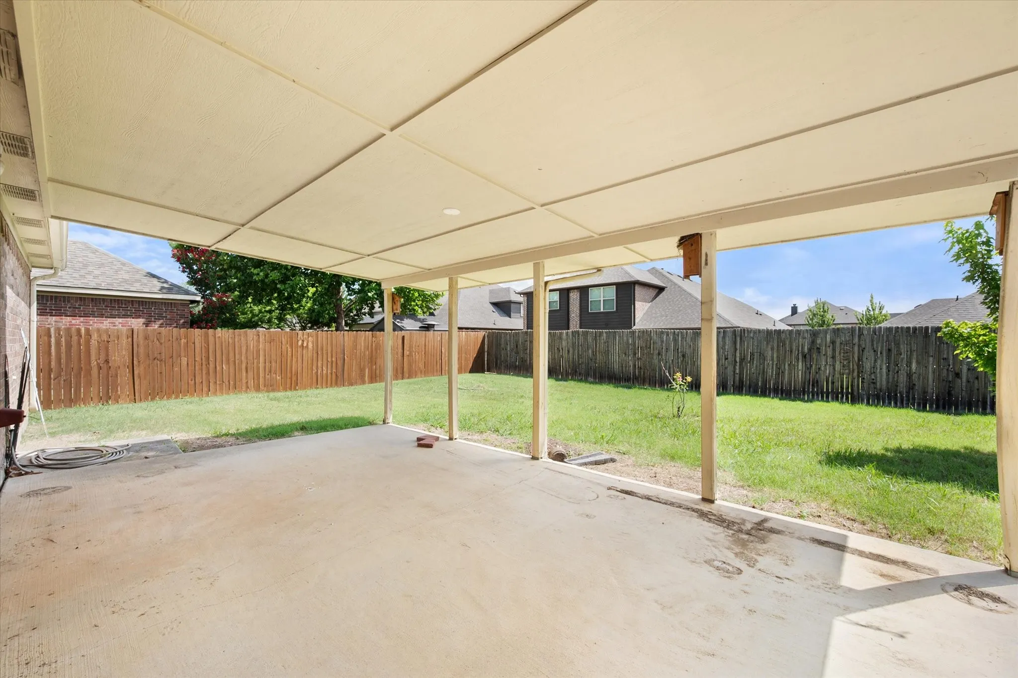 Single Family Residence For Sale in Johnson County , 1405 Chase Trail, Mansfield, Texas 76063, 3 Bedroom, 2 Bathroom, 2 Garage spaces, 1,502 Sqft, built in 2005, mls#21293189, Real Estate Agent in Mansfield, Homes For Sale in Johnson county, Homes For Sale in Mansfield, Realtor in Mansfield Texas, Real Estate Brokerage Independent Realty Texas, Luminita Cordes Realtor