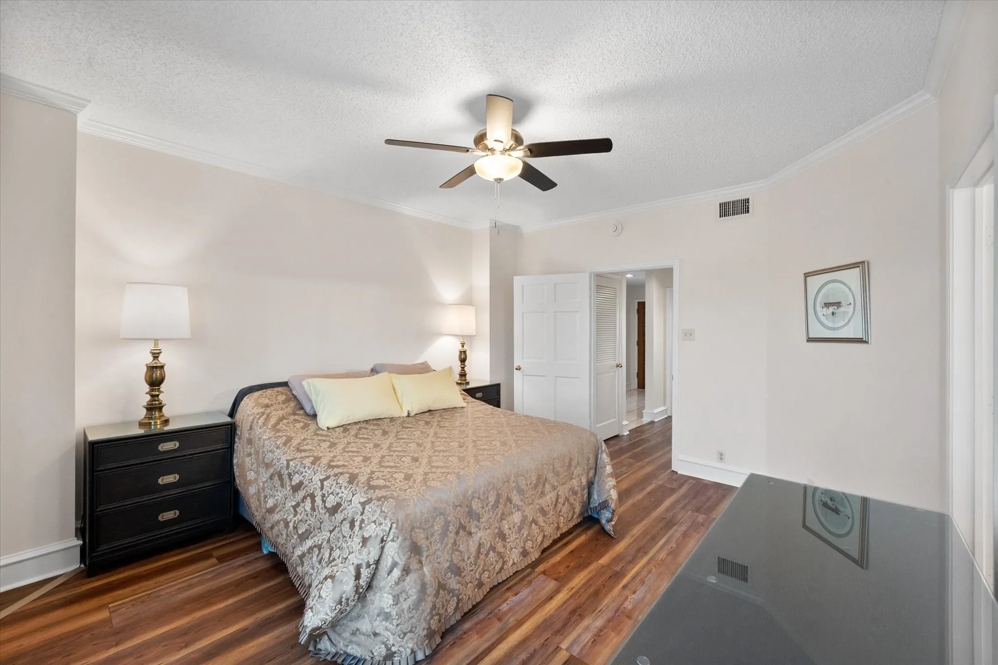 Condominium For Sale in Tarrant County , 2129 Reflection Bay Drive, Arlington, Texas 76013, 2 Bedroom, 2 Bathroom, 1 Garage spaces, 1,468 Sqft, built in 1985, mls#21322388, Real Estate Agent in Arlington, Homes For Sale in Tarrant county, Homes For Sale in Arlington, Realtor in Arlington Texas, Real Estate Brokerage Independent Realty Texas, Luminita Cordes Realtor