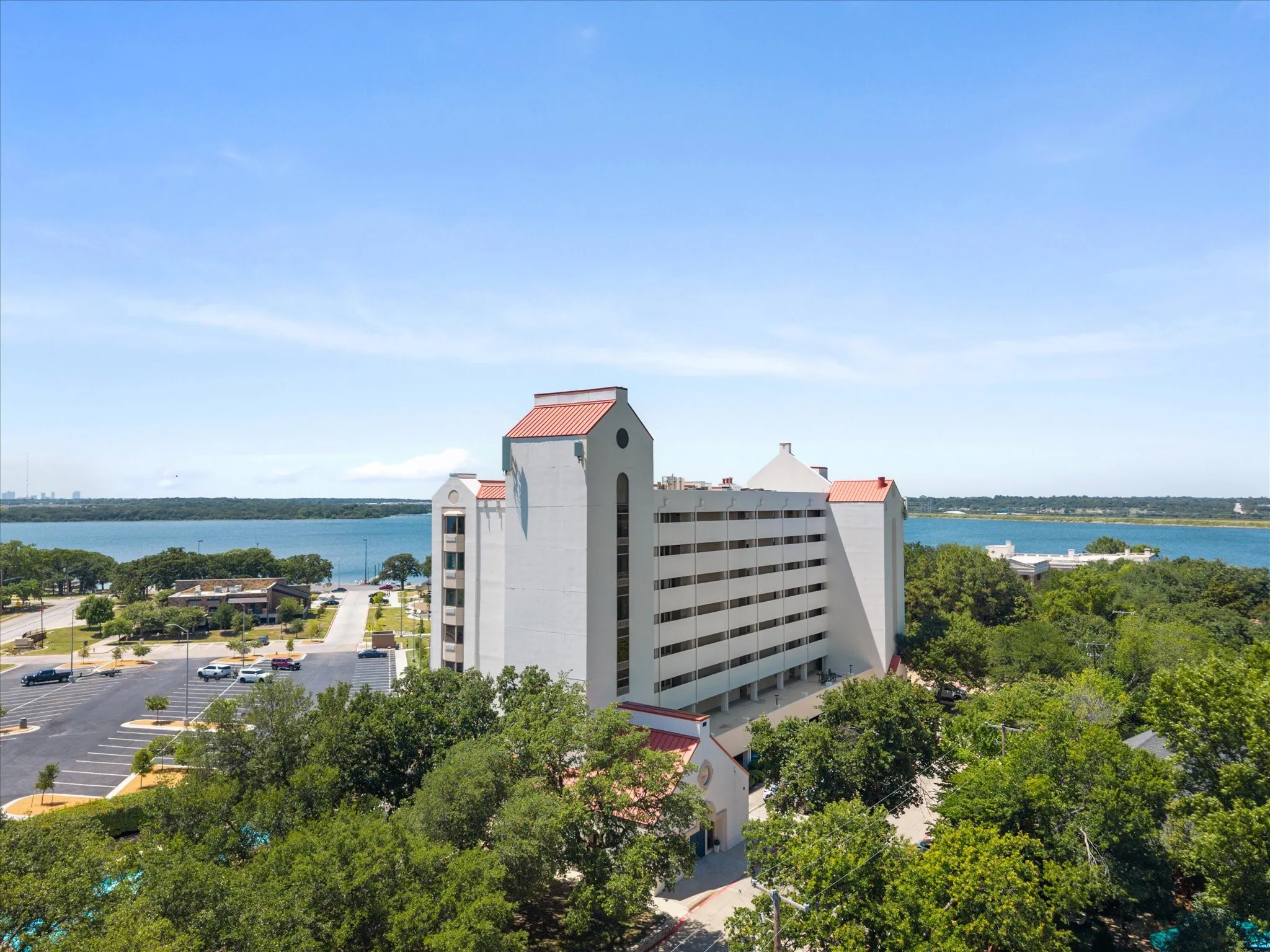 Condominium For Sale in Tarrant County , 2129 Reflection Bay Drive, Arlington, Texas 76013, 2 Bedroom, 2 Bathroom, 1 Garage spaces, 1,468 Sqft, built in 1985, mls#21322388, Real Estate Agent in Arlington, Homes For Sale in Tarrant county, Homes For Sale in Arlington, Realtor in Arlington Texas, Real Estate Brokerage Independent Realty Texas, Luminita Cordes Realtor