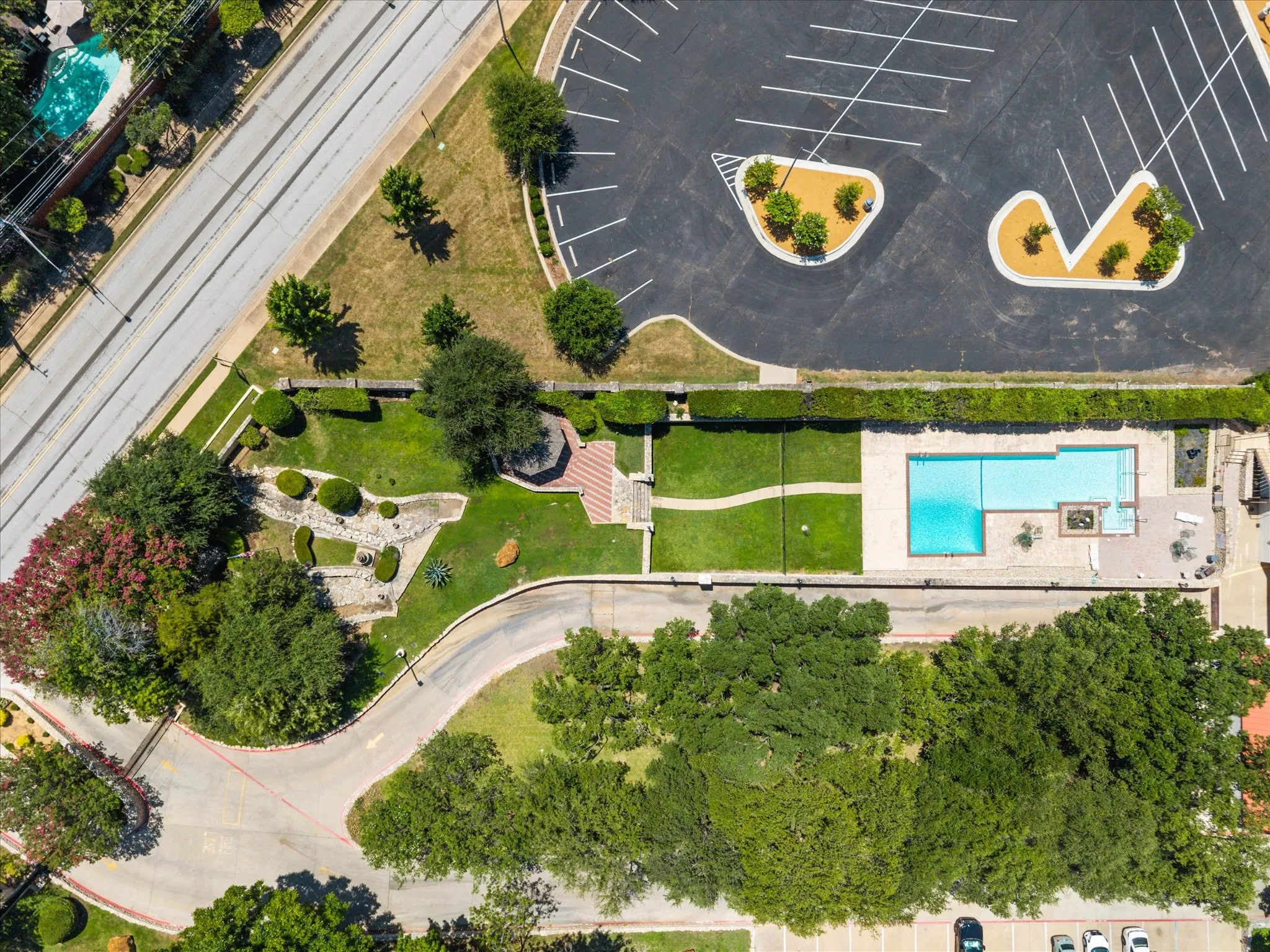 Condominium For Sale in Tarrant County , 2129 Reflection Bay Drive, Arlington, Texas 76013, 2 Bedroom, 2 Bathroom, 1 Garage spaces, 1,468 Sqft, built in 1985, mls#21322388, Real Estate Agent in Arlington, Homes For Sale in Tarrant county, Homes For Sale in Arlington, Realtor in Arlington Texas, Real Estate Brokerage Independent Realty Texas, Luminita Cordes Realtor