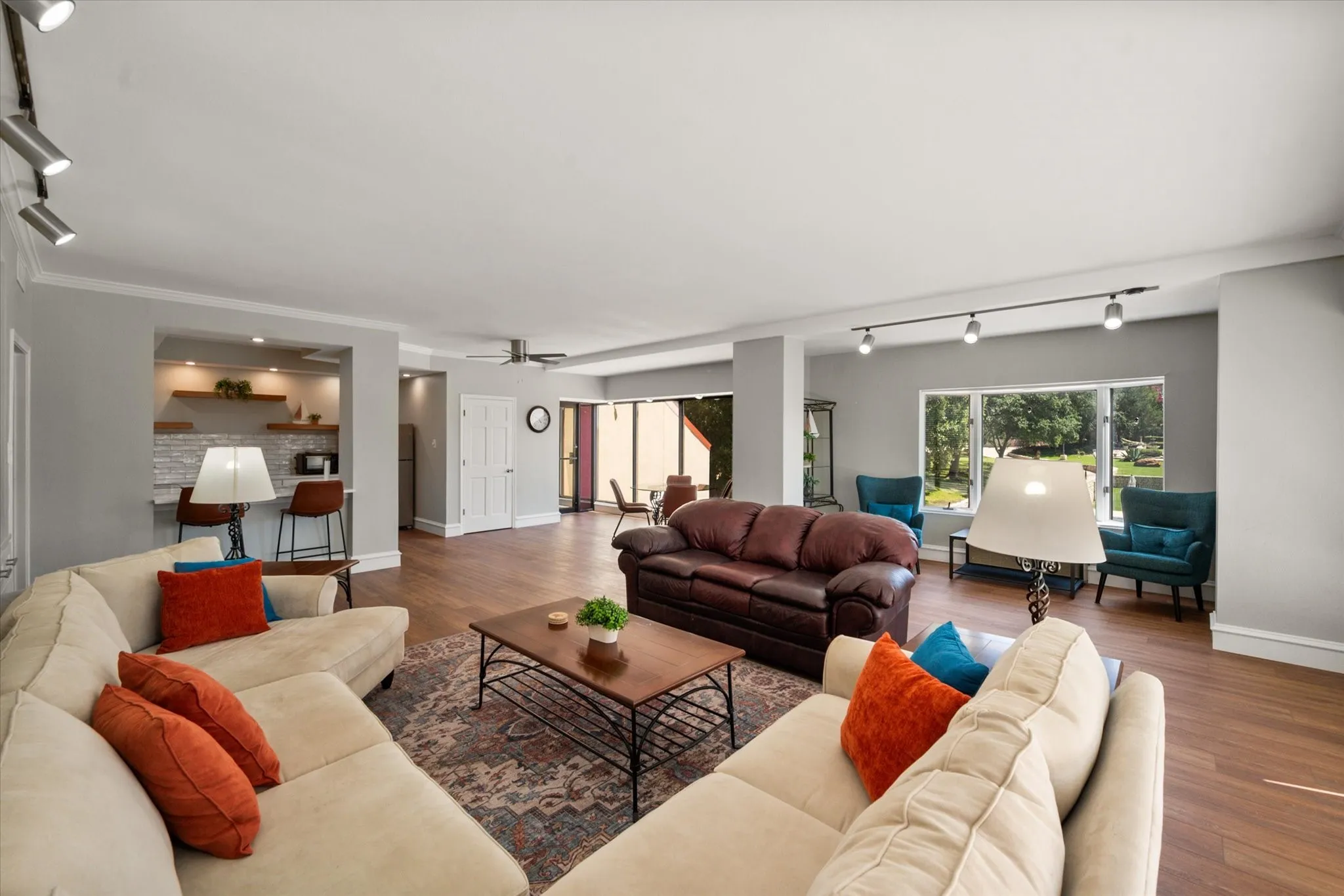 Condominium For Sale in Tarrant County , 2129 Reflection Bay Drive, Arlington, Texas 76013, 2 Bedroom, 2 Bathroom, 1 Garage spaces, 1,468 Sqft, built in 1985, mls#21322388, Real Estate Agent in Arlington, Homes For Sale in Tarrant county, Homes For Sale in Arlington, Realtor in Arlington Texas, Real Estate Brokerage Independent Realty Texas, Luminita Cordes Realtor