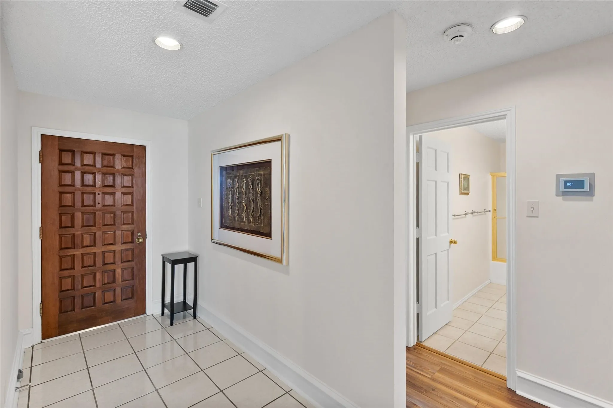 Condominium For Sale in Tarrant County , 2129 Reflection Bay Drive, Arlington, Texas 76013, 2 Bedroom, 2 Bathroom, 1 Garage spaces, 1,468 Sqft, built in 1985, mls#21322388, Real Estate Agent in Arlington, Homes For Sale in Tarrant county, Homes For Sale in Arlington, Realtor in Arlington Texas, Real Estate Brokerage Independent Realty Texas, Luminita Cordes Realtor