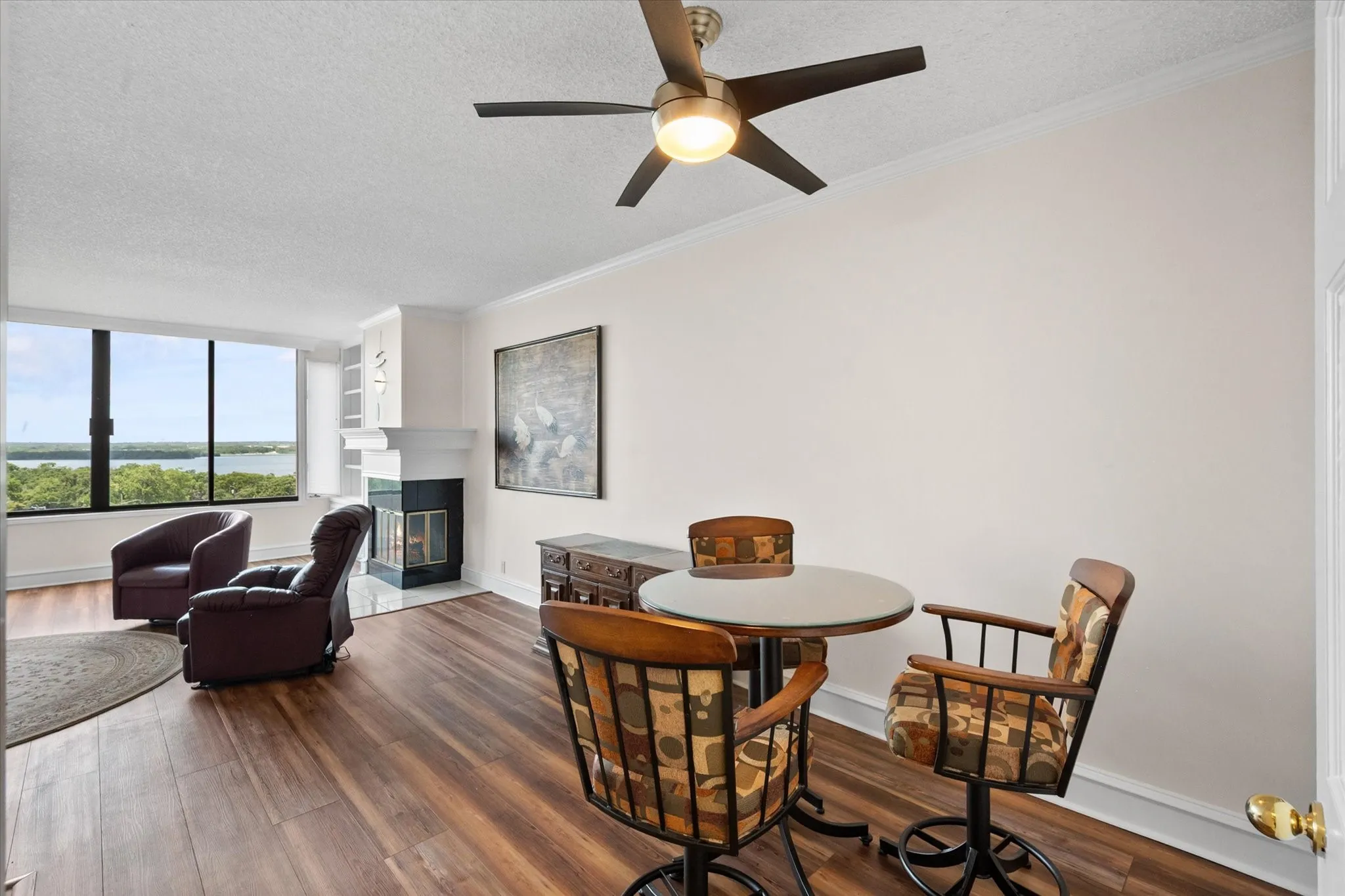 Condominium For Sale in Tarrant County , 2129 Reflection Bay Drive, Arlington, Texas 76013, 2 Bedroom, 2 Bathroom, 1 Garage spaces, 1,468 Sqft, built in 1985, mls#21322388, Real Estate Agent in Arlington, Homes For Sale in Tarrant county, Homes For Sale in Arlington, Realtor in Arlington Texas, Real Estate Brokerage Independent Realty Texas, Luminita Cordes Realtor
