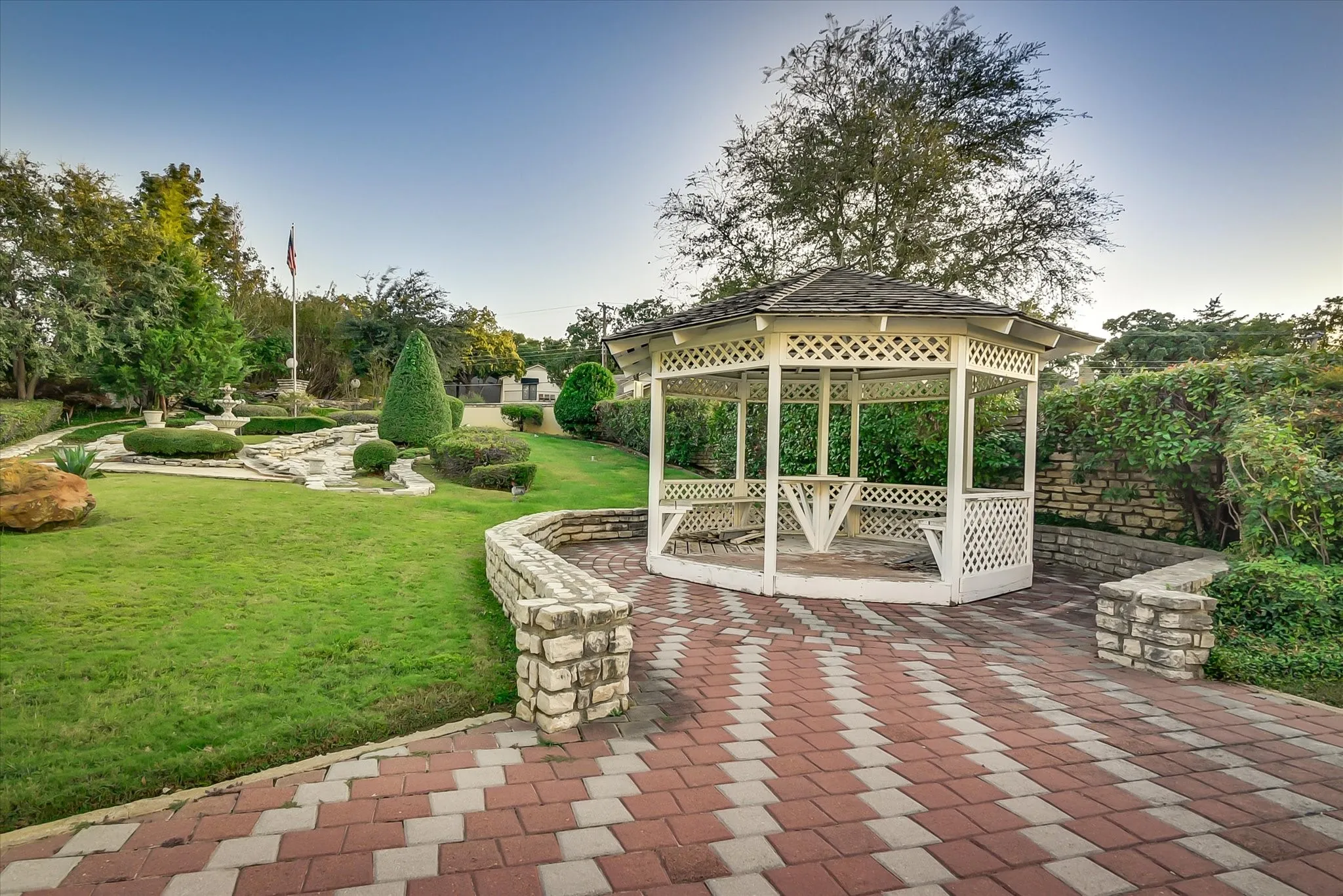 Condominium For Sale in Tarrant County , 2129 Reflection Bay Drive, Arlington, Texas 76013, 2 Bedroom, 2 Bathroom, 1 Garage spaces, 1,468 Sqft, built in 1985, mls#21322388, Real Estate Agent in Arlington, Homes For Sale in Tarrant county, Homes For Sale in Arlington, Realtor in Arlington Texas, Real Estate Brokerage Independent Realty Texas, Luminita Cordes Realtor