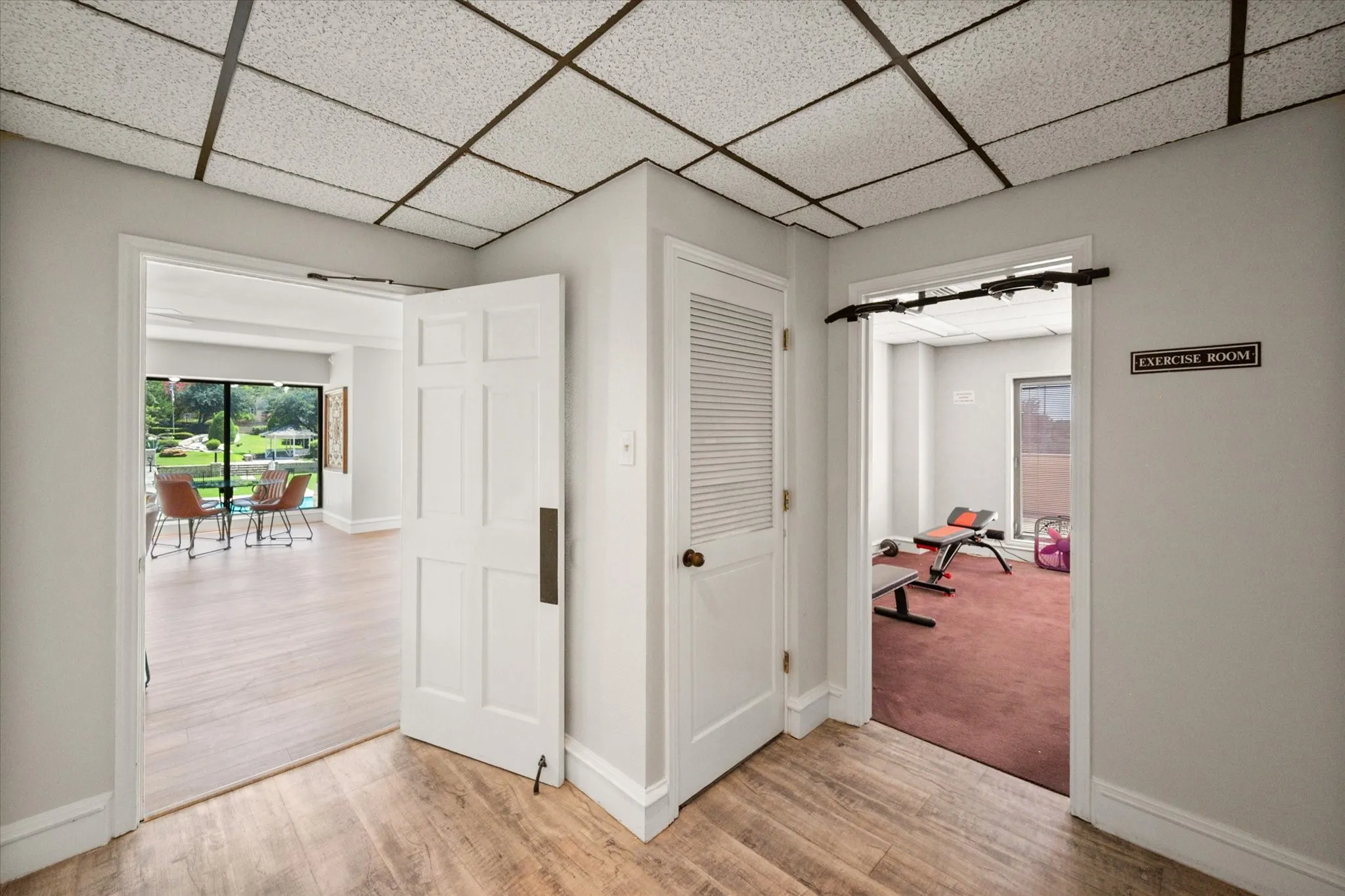Condominium For Sale in Tarrant County , 2129 Reflection Bay Drive, Arlington, Texas 76013, 2 Bedroom, 2 Bathroom, 1 Garage spaces, 1,468 Sqft, built in 1985, mls#21322388, Real Estate Agent in Arlington, Homes For Sale in Tarrant county, Homes For Sale in Arlington, Realtor in Arlington Texas, Real Estate Brokerage Independent Realty Texas, Luminita Cordes Realtor