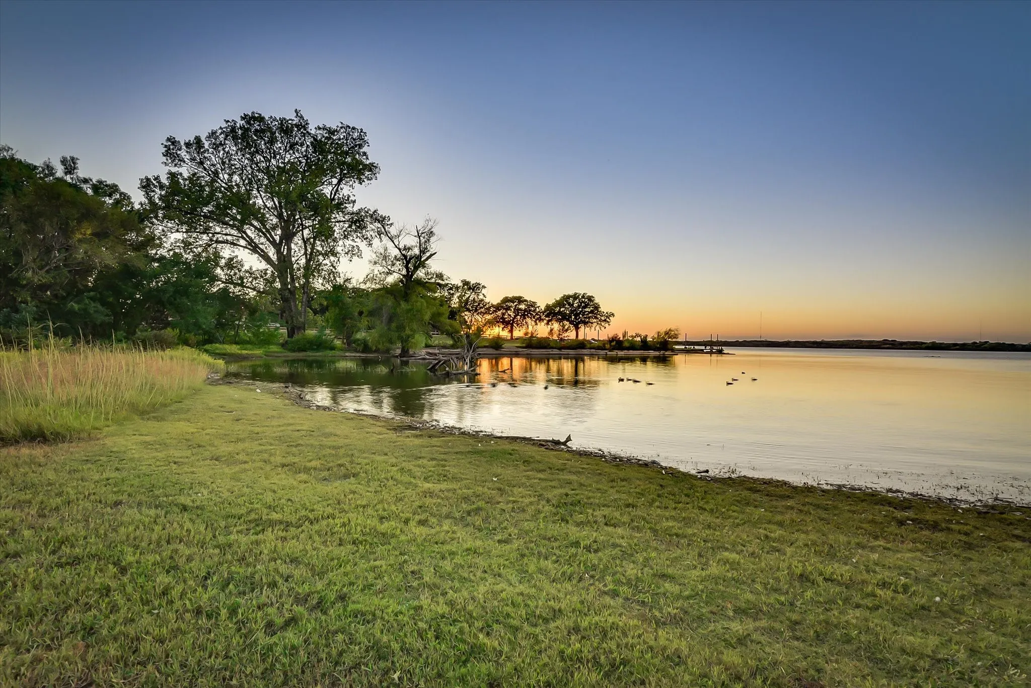 Condominium For Sale in Tarrant County , 2129 Reflection Bay Drive, Arlington, Texas 76013, 2 Bedroom, 2 Bathroom, 1 Garage spaces, 1,468 Sqft, built in 1985, mls#21322388, Real Estate Agent in Arlington, Homes For Sale in Tarrant county, Homes For Sale in Arlington, Realtor in Arlington Texas, Real Estate Brokerage Independent Realty Texas, Luminita Cordes Realtor