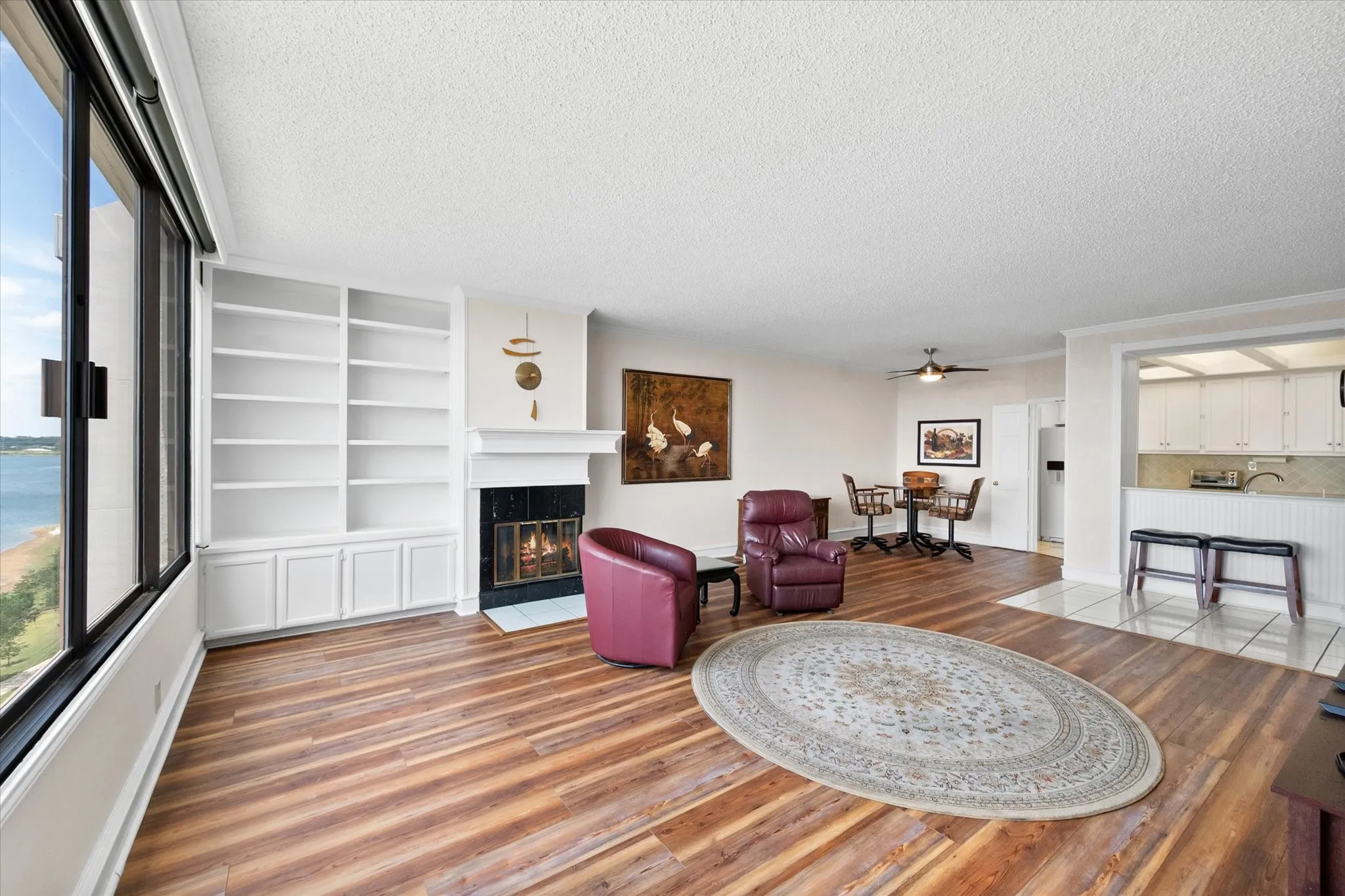 Condominium For Sale in Tarrant County , 2129 Reflection Bay Drive, Arlington, Texas 76013, 2 Bedroom, 2 Bathroom, 1 Garage spaces, 1,468 Sqft, built in 1985, mls#21322388, Real Estate Agent in Arlington, Homes For Sale in Tarrant county, Homes For Sale in Arlington, Realtor in Arlington Texas, Real Estate Brokerage Independent Realty Texas, Luminita Cordes Realtor