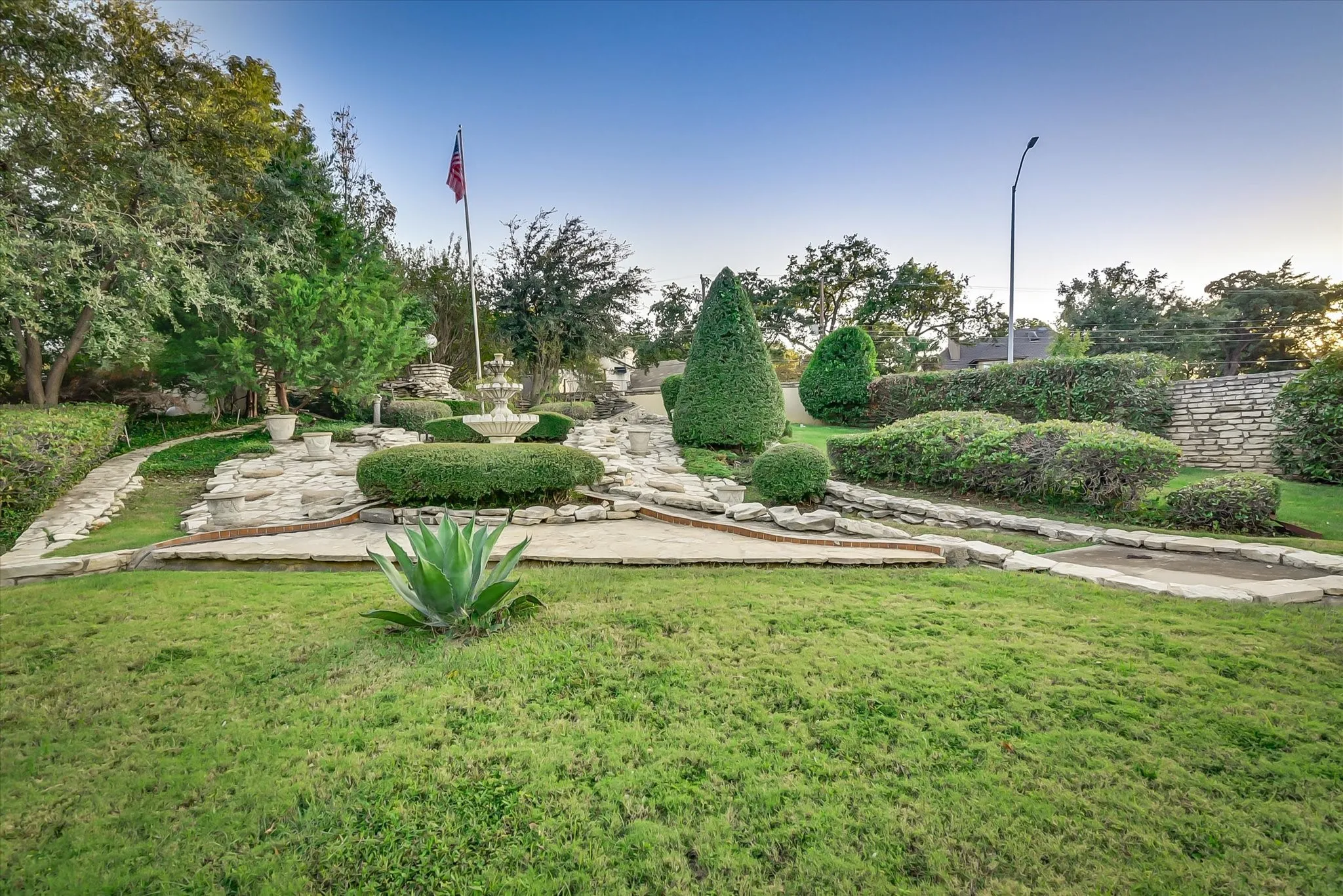 Condominium For Sale in Tarrant County , 2129 Reflection Bay Drive, Arlington, Texas 76013, 2 Bedroom, 2 Bathroom, 1 Garage spaces, 1,468 Sqft, built in 1985, mls#21322388, Real Estate Agent in Arlington, Homes For Sale in Tarrant county, Homes For Sale in Arlington, Realtor in Arlington Texas, Real Estate Brokerage Independent Realty Texas, Luminita Cordes Realtor