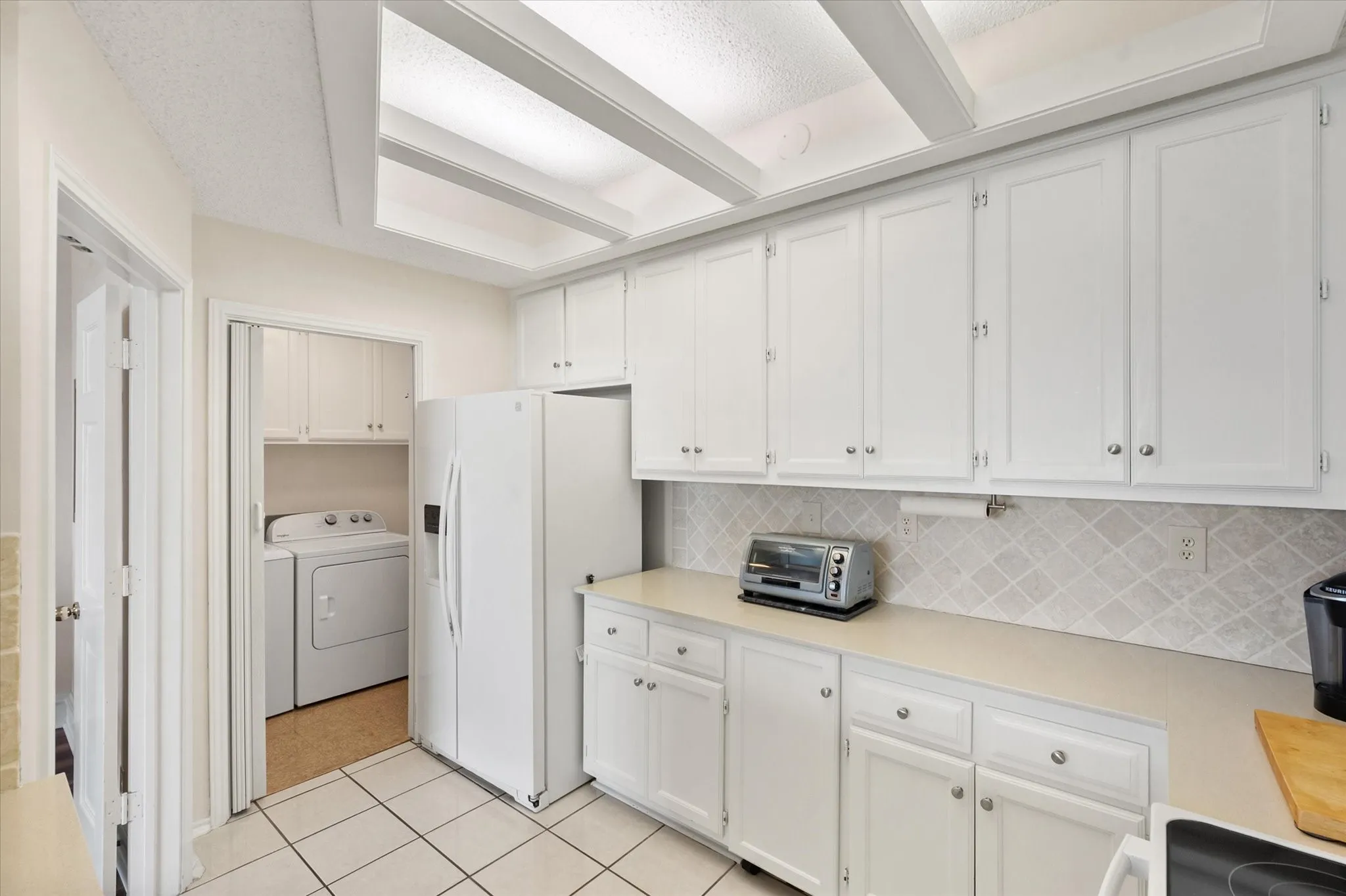 Condominium For Sale in Tarrant County , 2129 Reflection Bay Drive, Arlington, Texas 76013, 2 Bedroom, 2 Bathroom, 1 Garage spaces, 1,468 Sqft, built in 1985, mls#21322388, Real Estate Agent in Arlington, Homes For Sale in Tarrant county, Homes For Sale in Arlington, Realtor in Arlington Texas, Real Estate Brokerage Independent Realty Texas, Luminita Cordes Realtor