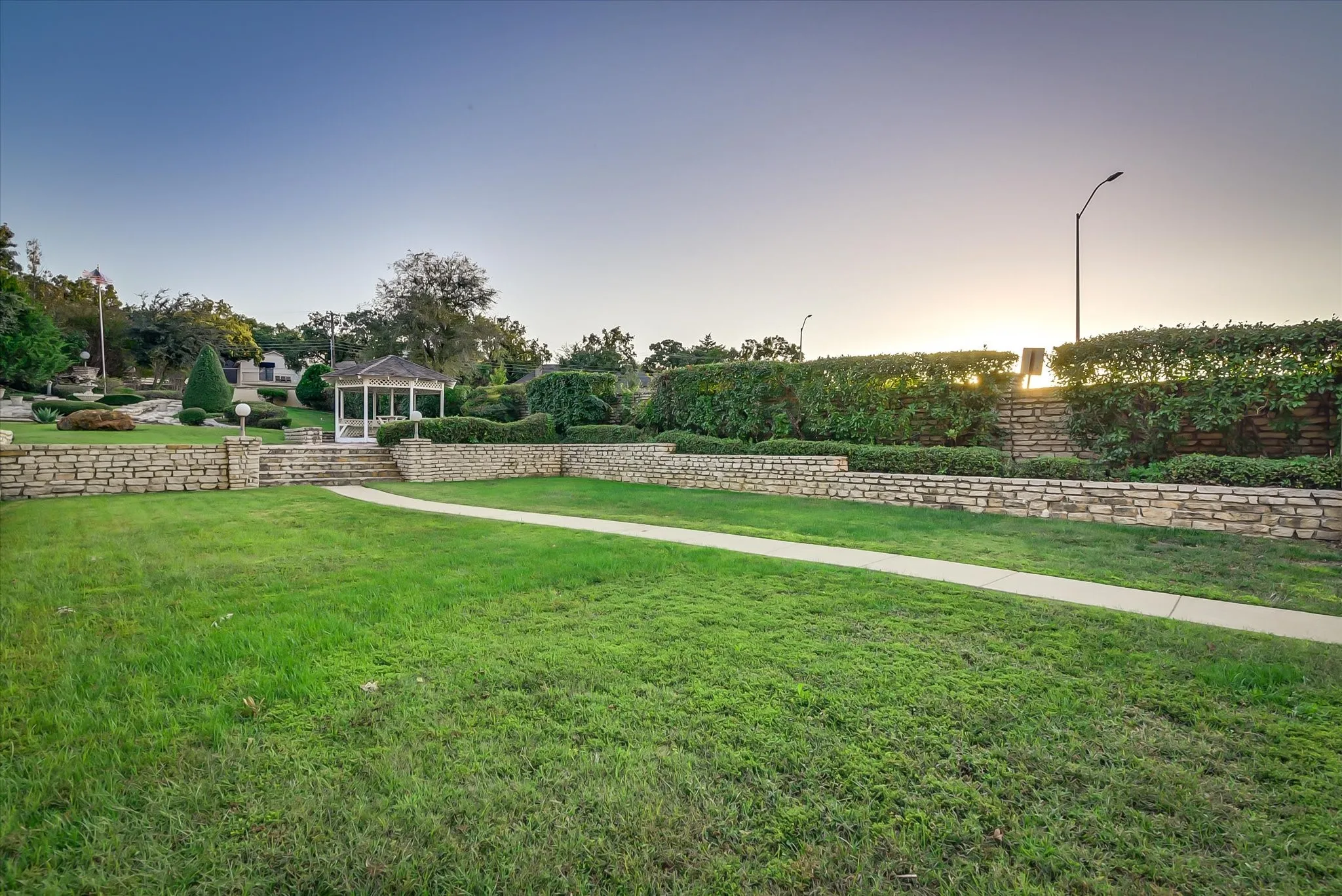 Condominium For Sale in Tarrant County , 2129 Reflection Bay Drive, Arlington, Texas 76013, 2 Bedroom, 2 Bathroom, 1 Garage spaces, 1,468 Sqft, built in 1985, mls#21322388, Real Estate Agent in Arlington, Homes For Sale in Tarrant county, Homes For Sale in Arlington, Realtor in Arlington Texas, Real Estate Brokerage Independent Realty Texas, Luminita Cordes Realtor