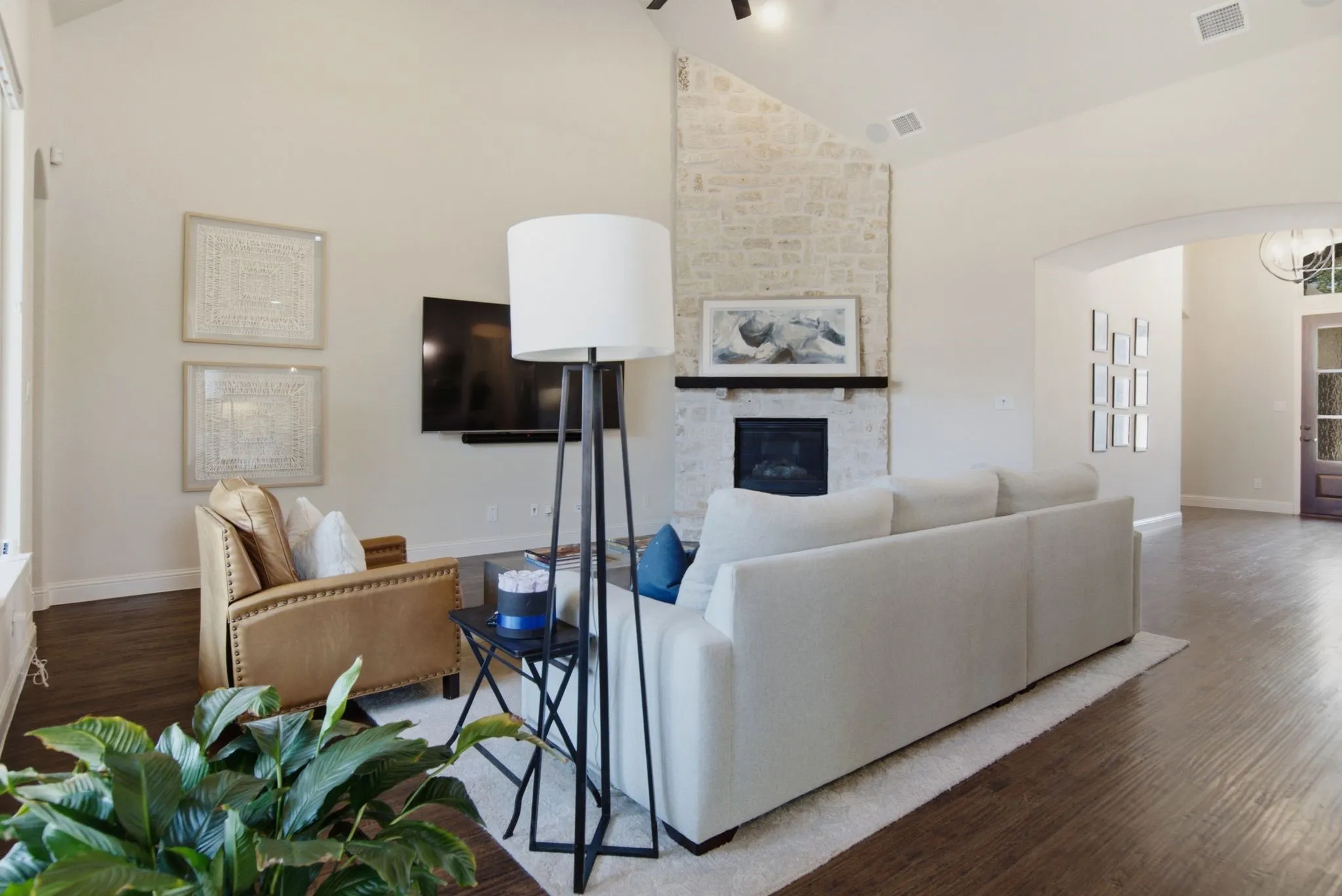 Single Family Residence For Sale in Denton County , 7317 Gem Drive, Frisco, Texas 75034, 3 Bedroom, 4 Bathroom, 3 Garage spaces, 3,030 Sqft, built in 2014, mls#21321921, Real Estate Agent in Frisco, Homes For Sale in Denton county, Homes For Sale in Frisco, Realtor in Frisco Texas, Real Estate Brokerage Independent Realty Texas, Luminita Cordes Realtor