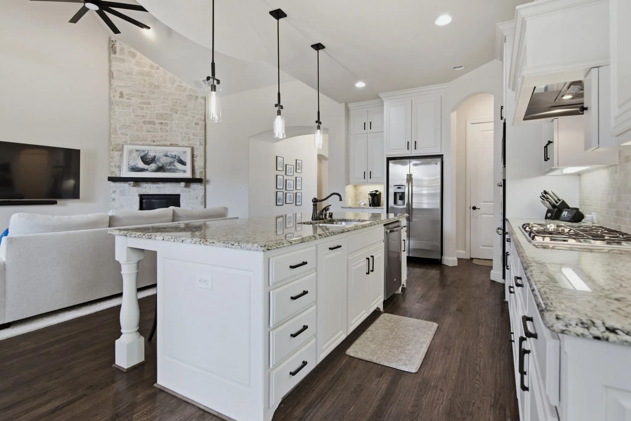 Single Family Residence For Sale in Denton County , 7317 Gem Drive, Frisco, Texas 75034, 3 Bedroom, 4 Bathroom, 3 Garage spaces, 3,030 Sqft, built in 2014, mls#21321921, Real Estate Agent in Frisco, Homes For Sale in Denton county, Homes For Sale in Frisco, Realtor in Frisco Texas, Real Estate Brokerage Independent Realty Texas, Luminita Cordes Realtor