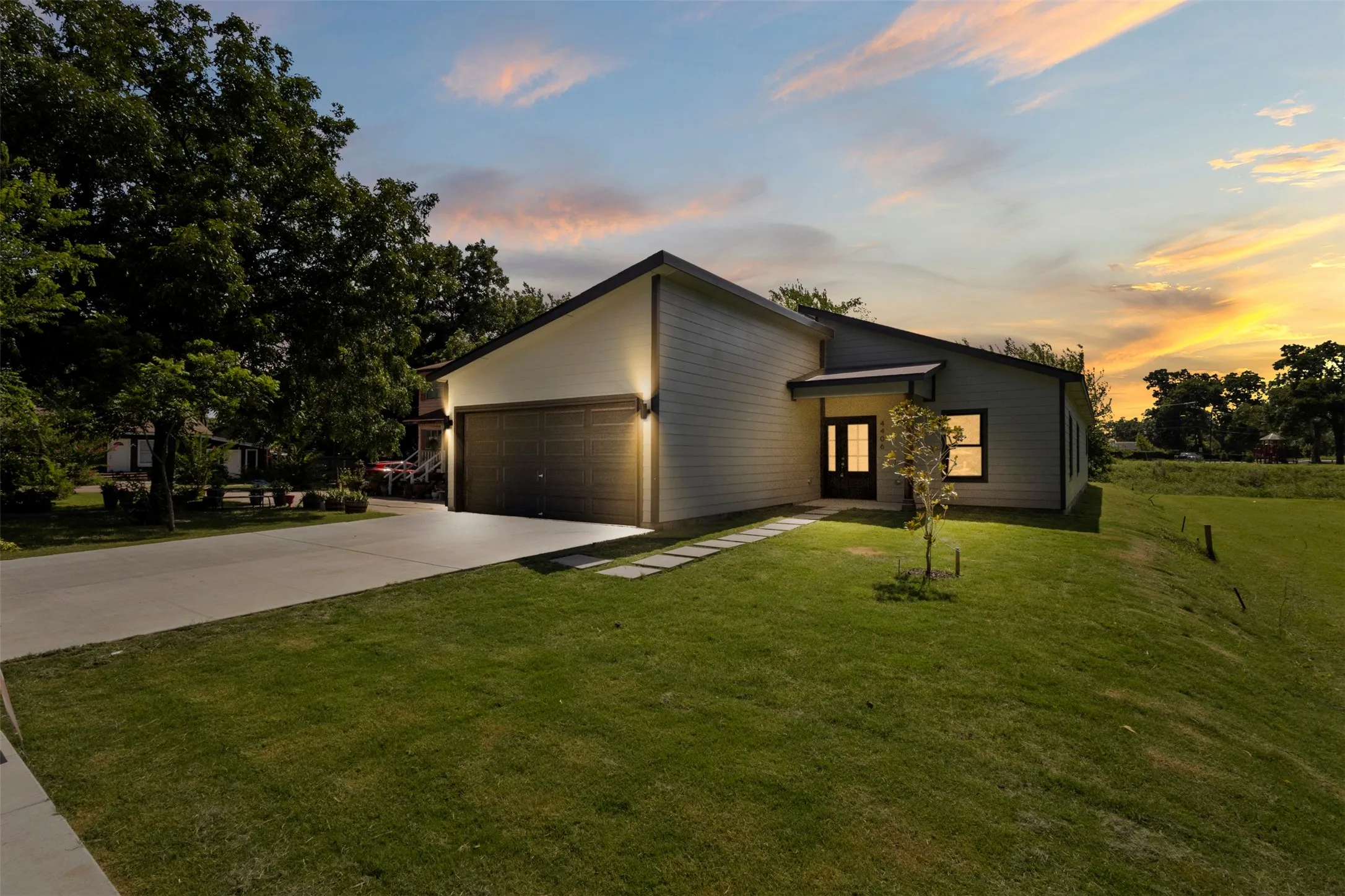Single Family Residence For Sale in Dallas County , 4406 S Ottawa Road, Dallas, Texas 75212, 4 Bedroom, 2 Bathroom, 2 Garage spaces, 2,476 Sqft, built in 2026, mls#21322488, Real Estate Agent in Dallas, Homes For Sale in Dallas county, Homes For Sale in Dallas, Realtor in Dallas Texas, Real Estate Brokerage Independent Realty Texas, Luminita Cordes Realtor
