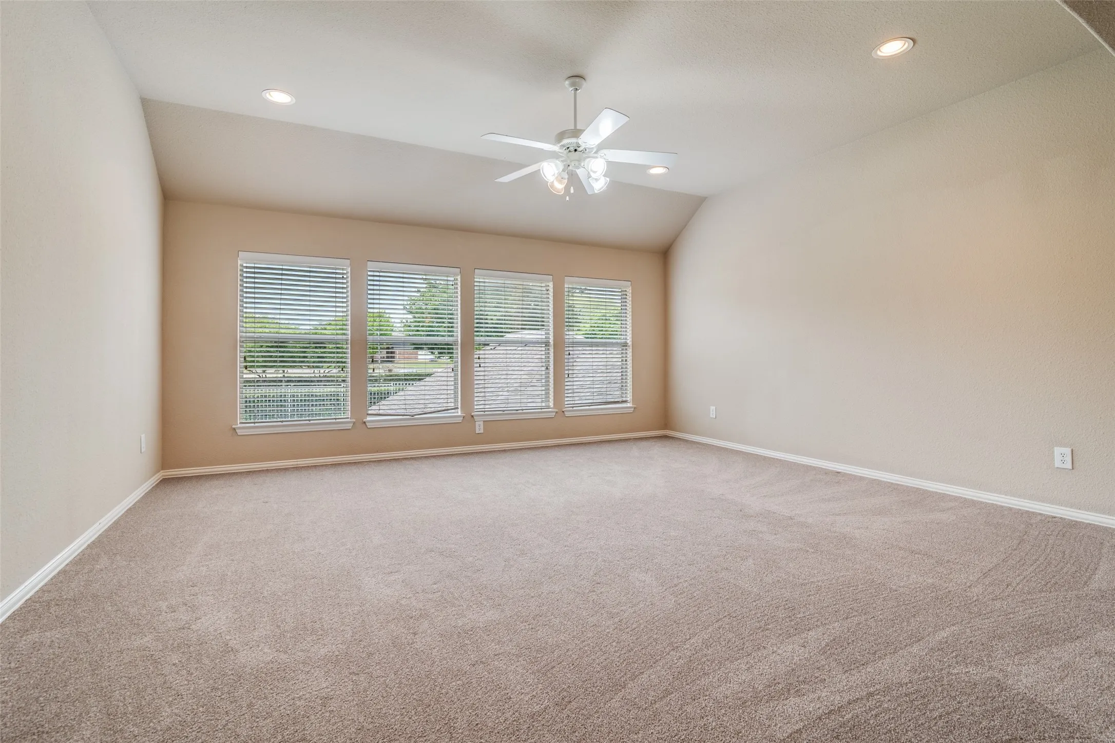 Single Family Residence For Sale in Dallas County , 1318 Coastal Drive, Garland, Texas 75043, 5 Bedroom, 4 Bathroom, 3 Garage spaces, 4,097 Sqft, built in 2003, mls#21322479, Real Estate Agent in Garland, Homes For Sale in Dallas county, Homes For Sale in Garland, Realtor in Garland Texas, Real Estate Brokerage Independent Realty Texas, Luminita Cordes Realtor