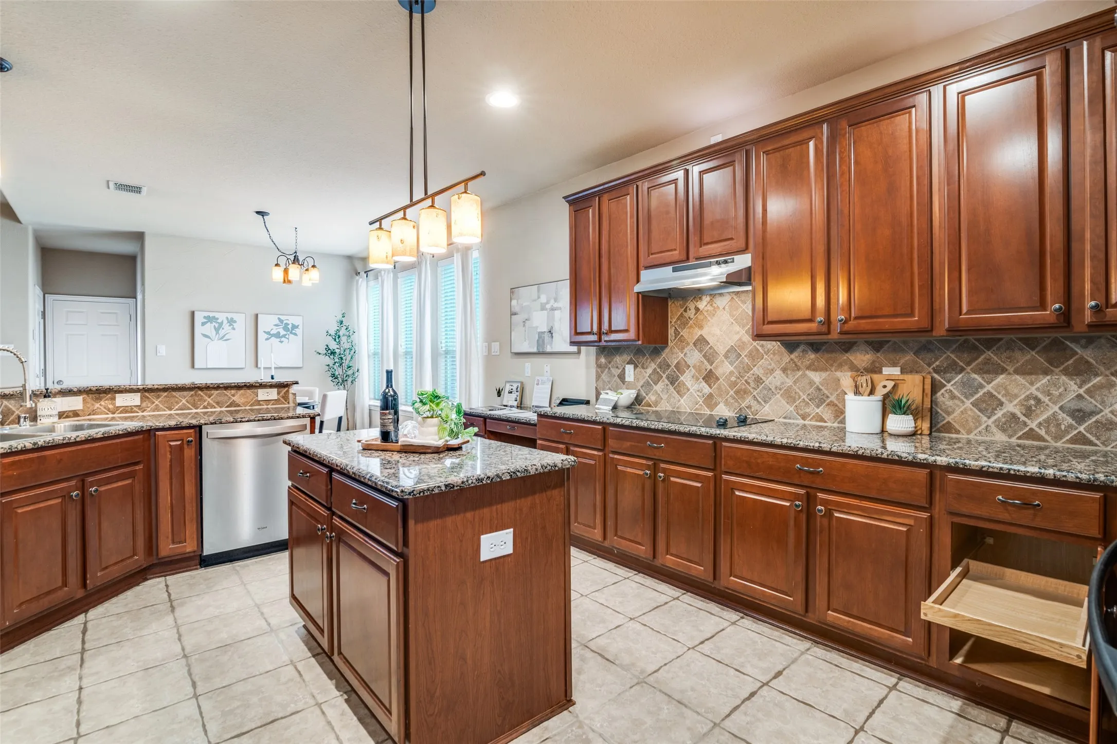 Single Family Residence For Sale in Dallas County , 1318 Coastal Drive, Garland, Texas 75043, 5 Bedroom, 4 Bathroom, 3 Garage spaces, 4,097 Sqft, built in 2003, mls#21322479, Real Estate Agent in Garland, Homes For Sale in Dallas county, Homes For Sale in Garland, Realtor in Garland Texas, Real Estate Brokerage Independent Realty Texas, Luminita Cordes Realtor