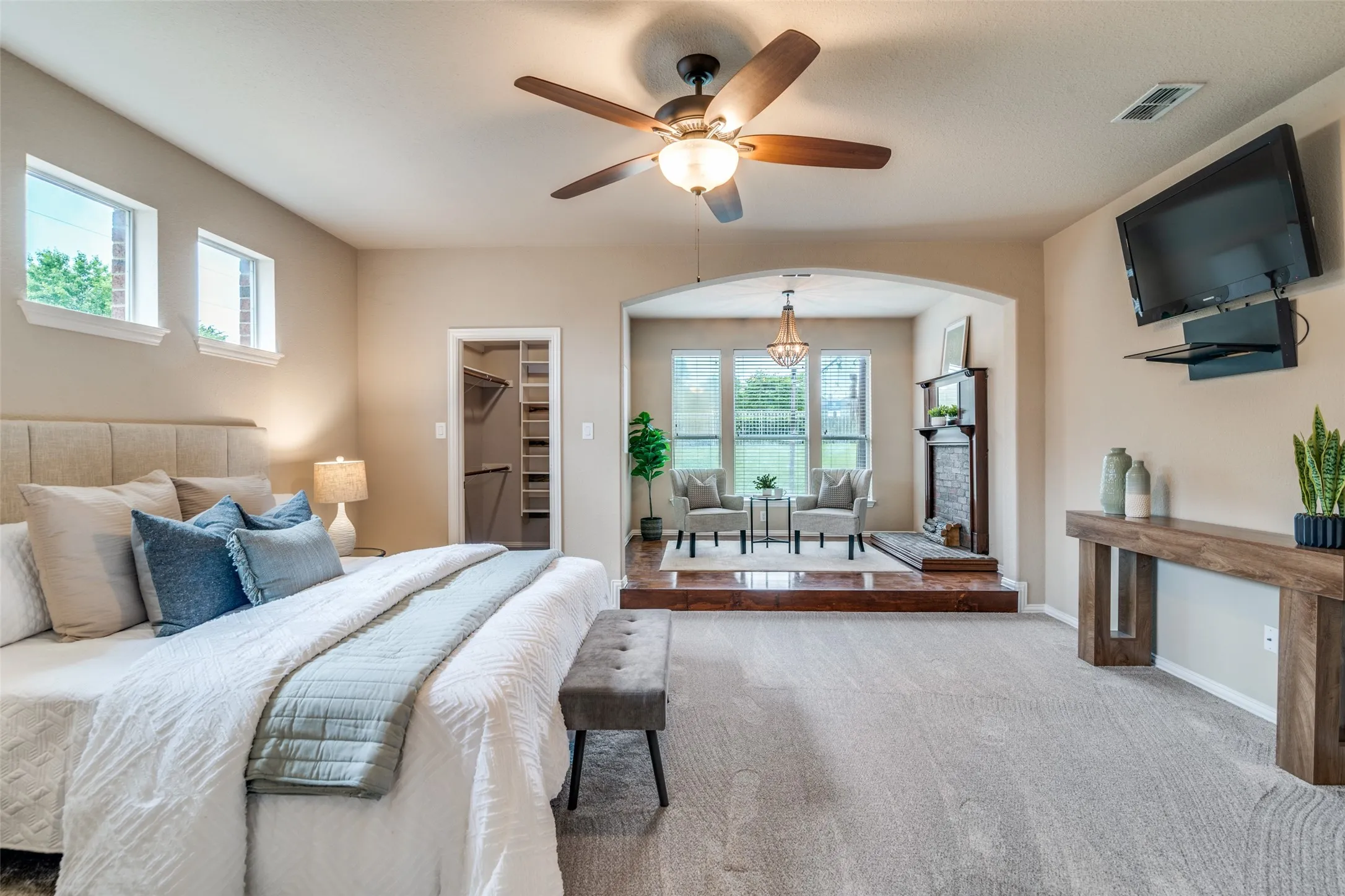 Extra large Master Bedroom with an extra sitting area-