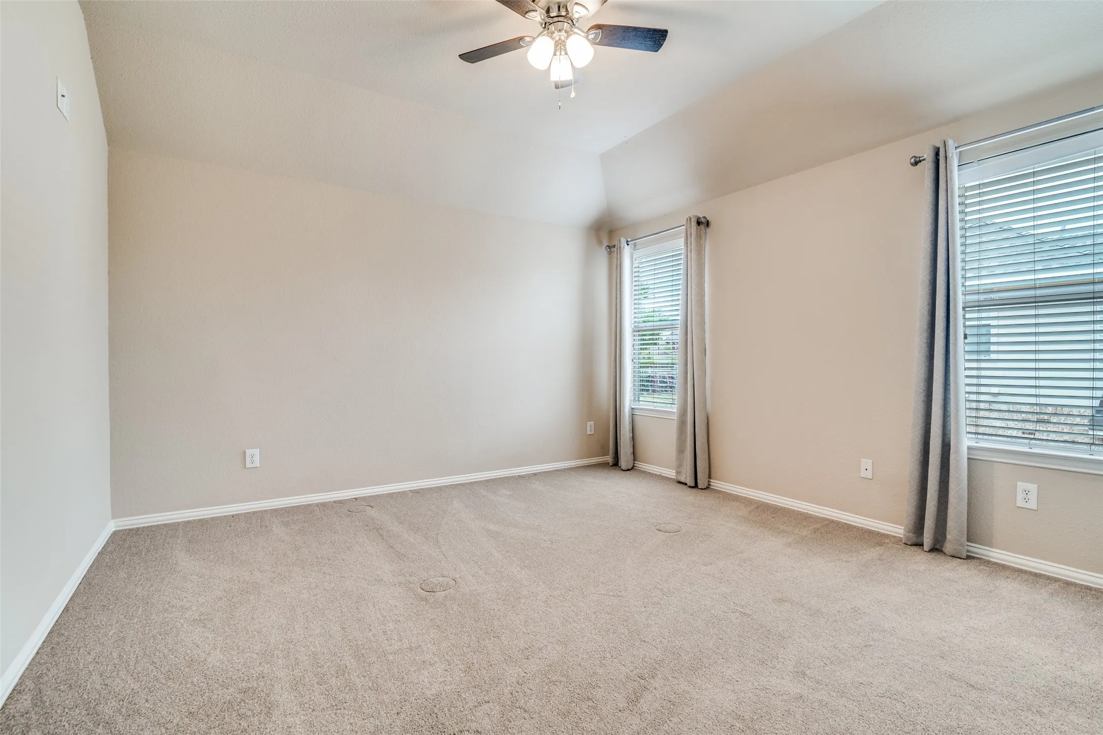 Single Family Residence For Sale in Dallas County , 1318 Coastal Drive, Garland, Texas 75043, 5 Bedroom, 4 Bathroom, 3 Garage spaces, 4,097 Sqft, built in 2003, mls#21322479, Real Estate Agent in Garland, Homes For Sale in Dallas county, Homes For Sale in Garland, Realtor in Garland Texas, Real Estate Brokerage Independent Realty Texas, Luminita Cordes Realtor