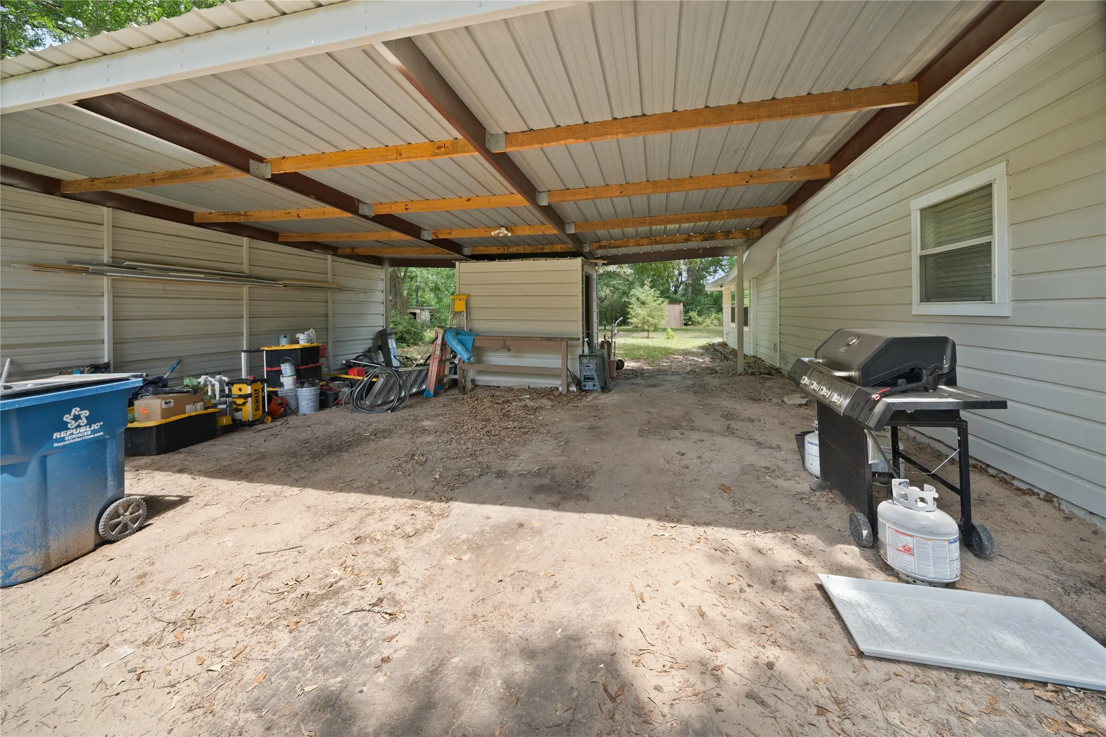Single Family Residence For Sale in Wood County , 806 Jeanell Street, Quitman, Texas 75783, 3 Bedroom, 2 Bathroom, Garage spaces, 1,296 Sqft, built in 1985, mls#21322468, Real Estate Agent in Quitman, Homes For Sale in Wood county, Homes For Sale in Quitman, Realtor in Quitman Texas, Real Estate Brokerage Independent Realty Texas, Luminita Cordes Realtor