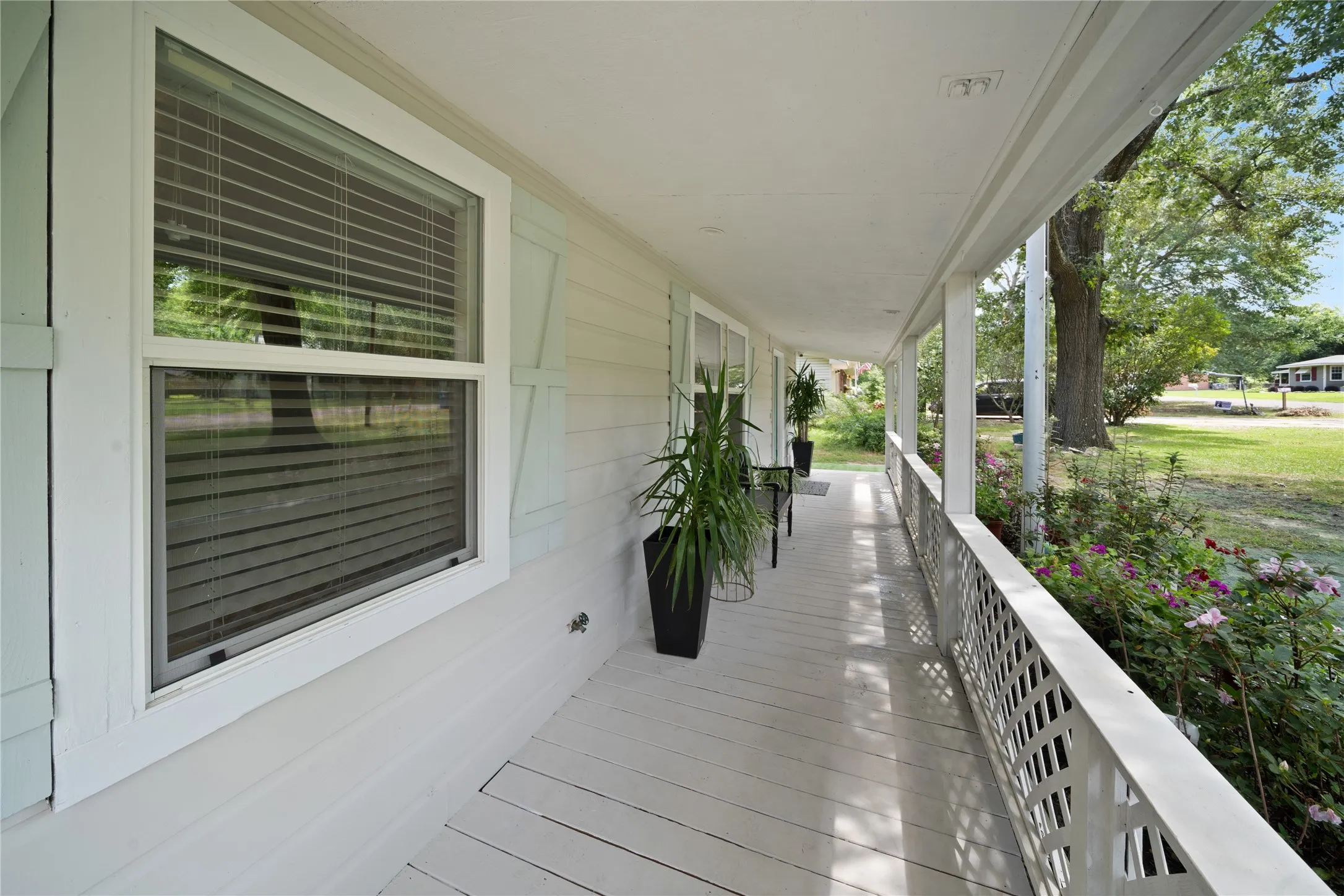 Single Family Residence For Sale in Wood County , 806 Jeanell Street, Quitman, Texas 75783, 3 Bedroom, 2 Bathroom, Garage spaces, 1,296 Sqft, built in 1985, mls#21322468, Real Estate Agent in Quitman, Homes For Sale in Wood county, Homes For Sale in Quitman, Realtor in Quitman Texas, Real Estate Brokerage Independent Realty Texas, Luminita Cordes Realtor