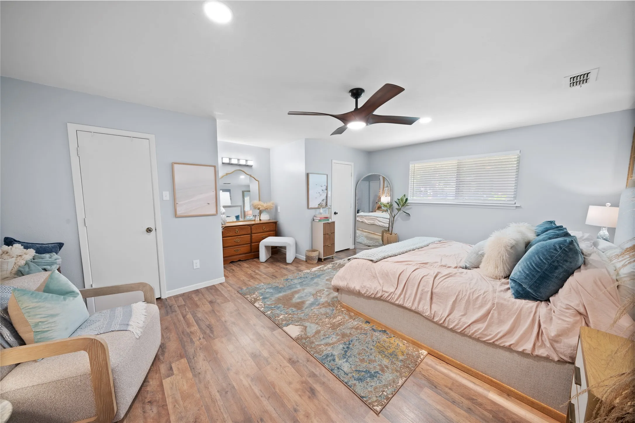 Single Family Residence For Sale in Wood County , 806 Jeanell Street, Quitman, Texas 75783, 3 Bedroom, 2 Bathroom, Garage spaces, 1,296 Sqft, built in 1985, mls#21322468, Real Estate Agent in Quitman, Homes For Sale in Wood county, Homes For Sale in Quitman, Realtor in Quitman Texas, Real Estate Brokerage Independent Realty Texas, Luminita Cordes Realtor