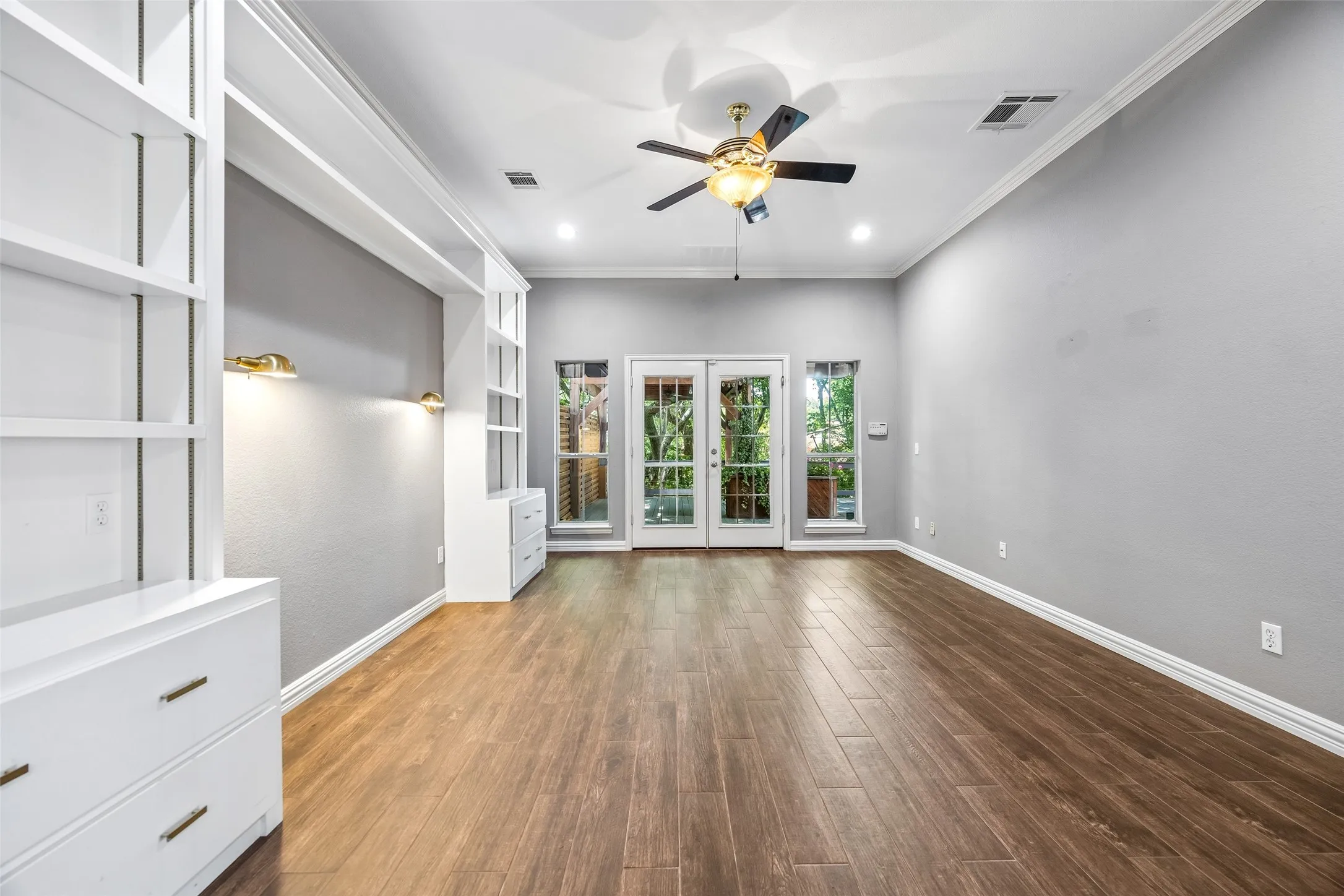Single Family Residence For Sale in Dallas County , 8716 Coppertowne Lane, Dallas, Texas 75243, 3 Bedroom, 3 Bathroom, 2 Garage spaces, 2,151 Sqft, built in 1996, mls#21318572, Real Estate Agent in Dallas, Homes For Sale in Dallas county, Homes For Sale in Dallas, Realtor in Dallas Texas, Real Estate Brokerage Independent Realty Texas, Luminita Cordes Realtor