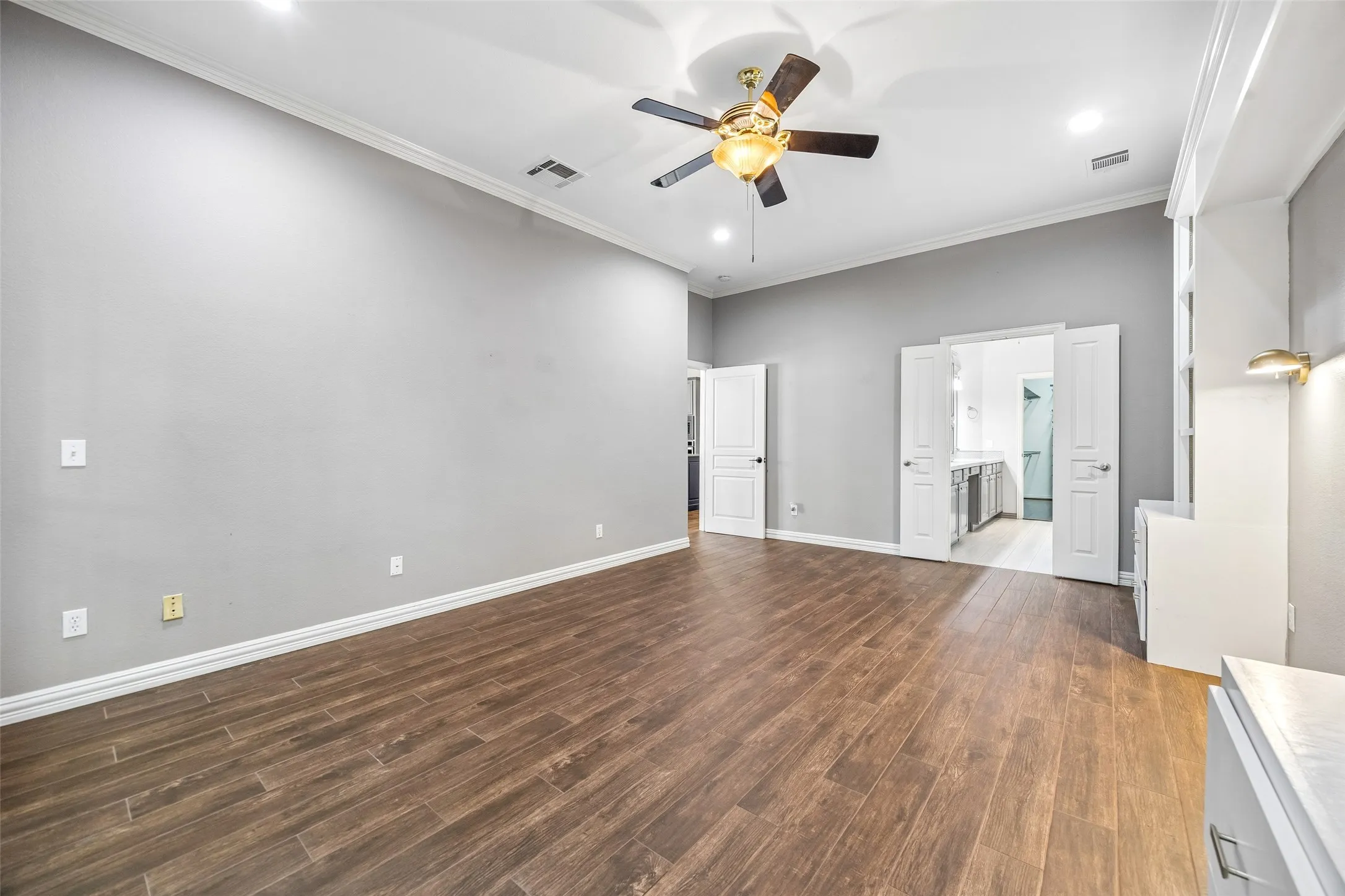 Single Family Residence For Sale in Dallas County , 8716 Coppertowne Lane, Dallas, Texas 75243, 3 Bedroom, 3 Bathroom, 2 Garage spaces, 2,151 Sqft, built in 1996, mls#21318572, Real Estate Agent in Dallas, Homes For Sale in Dallas county, Homes For Sale in Dallas, Realtor in Dallas Texas, Real Estate Brokerage Independent Realty Texas, Luminita Cordes Realtor