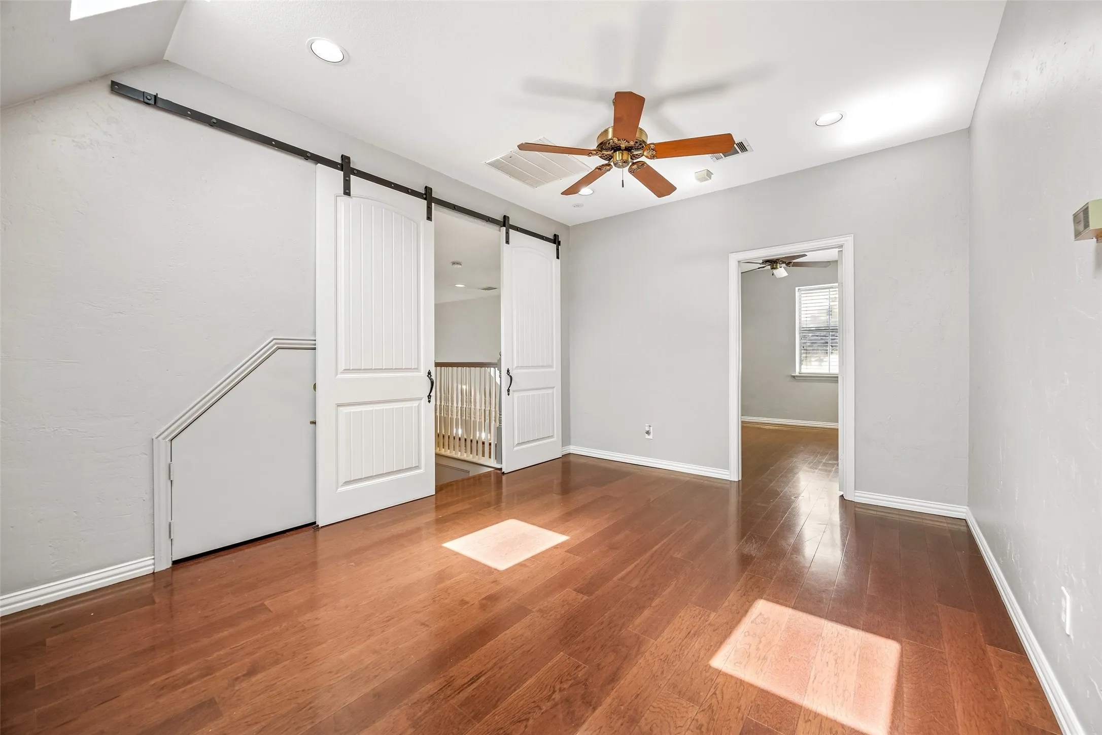 Single Family Residence For Sale in Dallas County , 8716 Coppertowne Lane, Dallas, Texas 75243, 3 Bedroom, 3 Bathroom, 2 Garage spaces, 2,151 Sqft, built in 1996, mls#21318572, Real Estate Agent in Dallas, Homes For Sale in Dallas county, Homes For Sale in Dallas, Realtor in Dallas Texas, Real Estate Brokerage Independent Realty Texas, Luminita Cordes Realtor