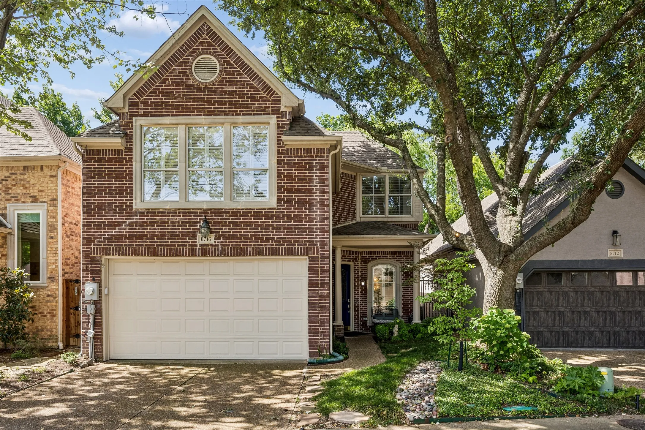Single Family Residence For Sale in Dallas County , 8716 Coppertowne Lane, Dallas, Texas 75243, 3 Bedroom, 3 Bathroom, 2 Garage spaces, 2,151 Sqft, built in 1996, mls#21318572, Real Estate Agent in Dallas, Homes For Sale in Dallas county, Homes For Sale in Dallas, Realtor in Dallas Texas, Real Estate Brokerage Independent Realty Texas, Luminita Cordes Realtor