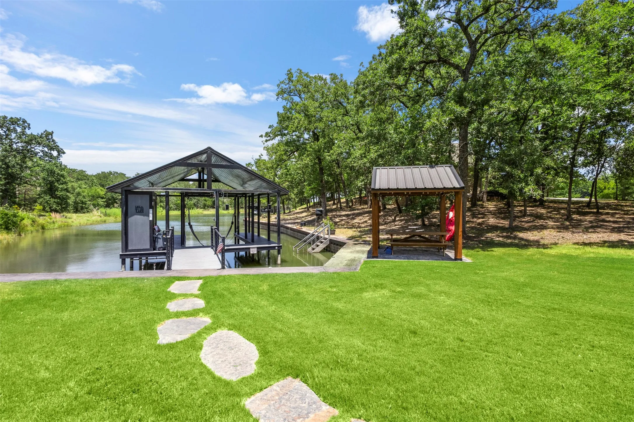 Single Family Residence For Sale in Freestone County , 136 Private Road 197, Streetman, Texas 75859, 3 Bedroom, 3 Bathroom, Garage spaces, 2,106 Sqft, built in 2023, mls#21321746, Real Estate Agent in Streetman, Homes For Sale in Freestone county, Homes For Sale in Streetman, Realtor in Streetman Texas, Real Estate Brokerage Independent Realty Texas, Luminita Cordes Realtor