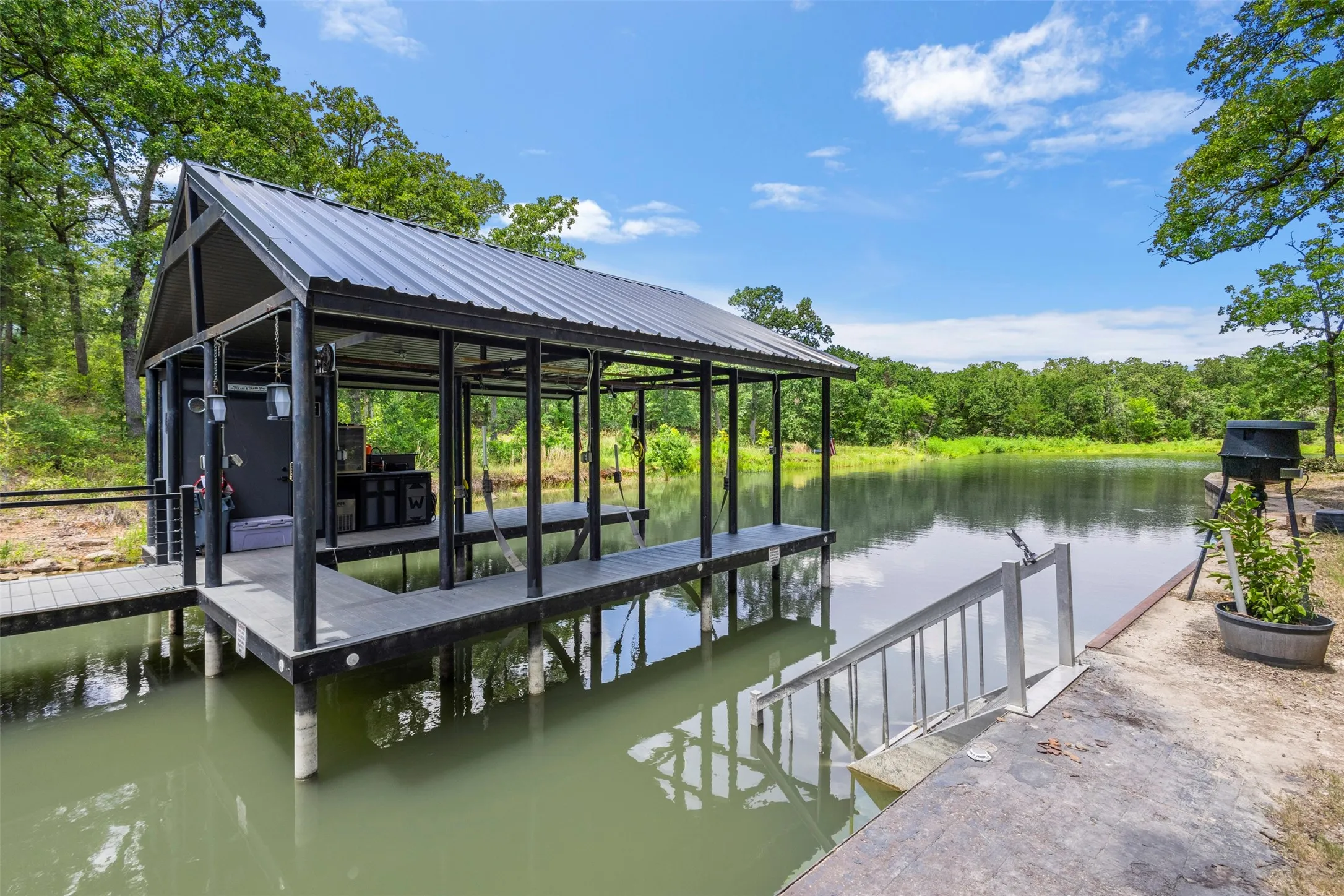 Single Family Residence For Sale in Freestone County , 136 Private Road 197, Streetman, Texas 75859, 3 Bedroom, 3 Bathroom, Garage spaces, 2,106 Sqft, built in 2023, mls#21321746, Real Estate Agent in Streetman, Homes For Sale in Freestone county, Homes For Sale in Streetman, Realtor in Streetman Texas, Real Estate Brokerage Independent Realty Texas, Luminita Cordes Realtor