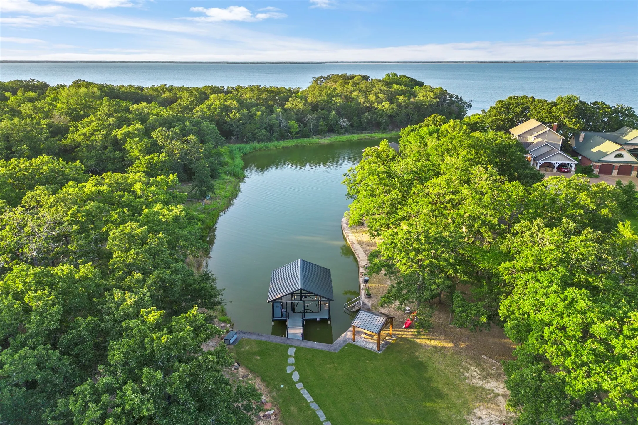 Single Family Residence For Sale in Freestone County , 136 Private Road 197, Streetman, Texas 75859, 3 Bedroom, 3 Bathroom, Garage spaces, 2,106 Sqft, built in 2023, mls#21321746, Real Estate Agent in Streetman, Homes For Sale in Freestone county, Homes For Sale in Streetman, Realtor in Streetman Texas, Real Estate Brokerage Independent Realty Texas, Luminita Cordes Realtor