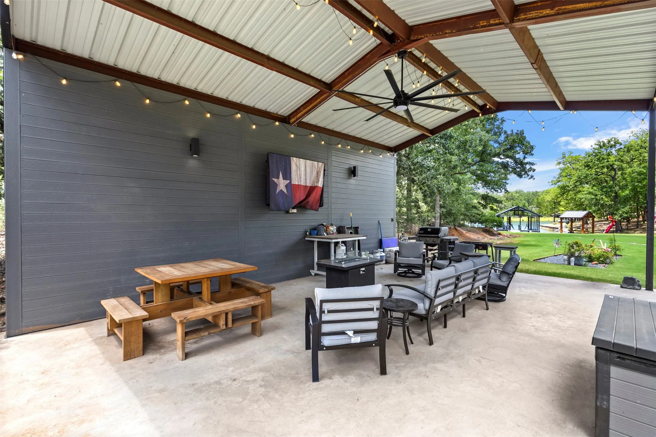Single Family Residence For Sale in Freestone County , 136 Private Road 197, Streetman, Texas 75859, 3 Bedroom, 3 Bathroom, Garage spaces, 2,106 Sqft, built in 2023, mls#21321746, Real Estate Agent in Streetman, Homes For Sale in Freestone county, Homes For Sale in Streetman, Realtor in Streetman Texas, Real Estate Brokerage Independent Realty Texas, Luminita Cordes Realtor