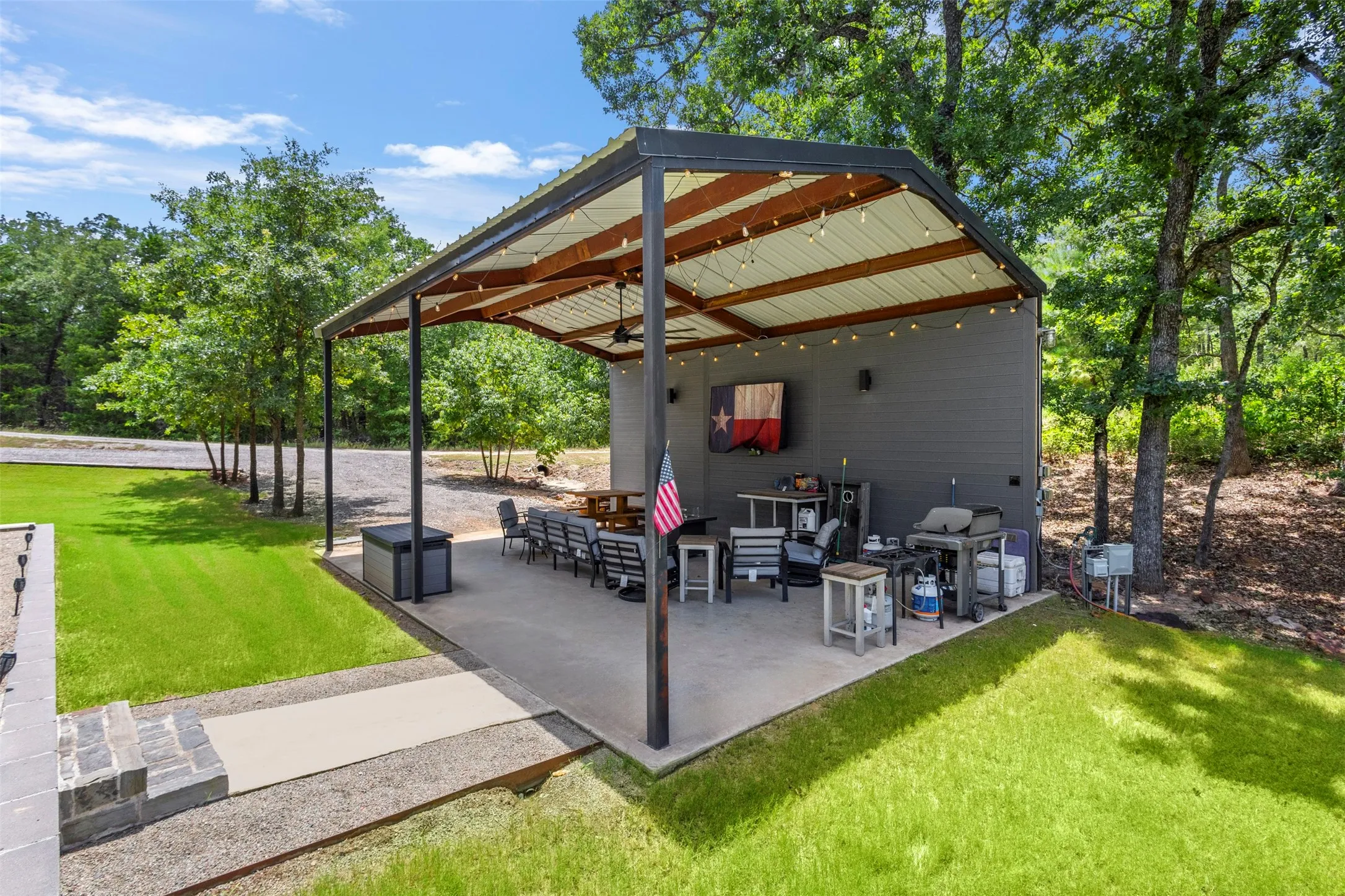 Single Family Residence For Sale in Freestone County , 136 Private Road 197, Streetman, Texas 75859, 3 Bedroom, 3 Bathroom, Garage spaces, 2,106 Sqft, built in 2023, mls#21321746, Real Estate Agent in Streetman, Homes For Sale in Freestone county, Homes For Sale in Streetman, Realtor in Streetman Texas, Real Estate Brokerage Independent Realty Texas, Luminita Cordes Realtor