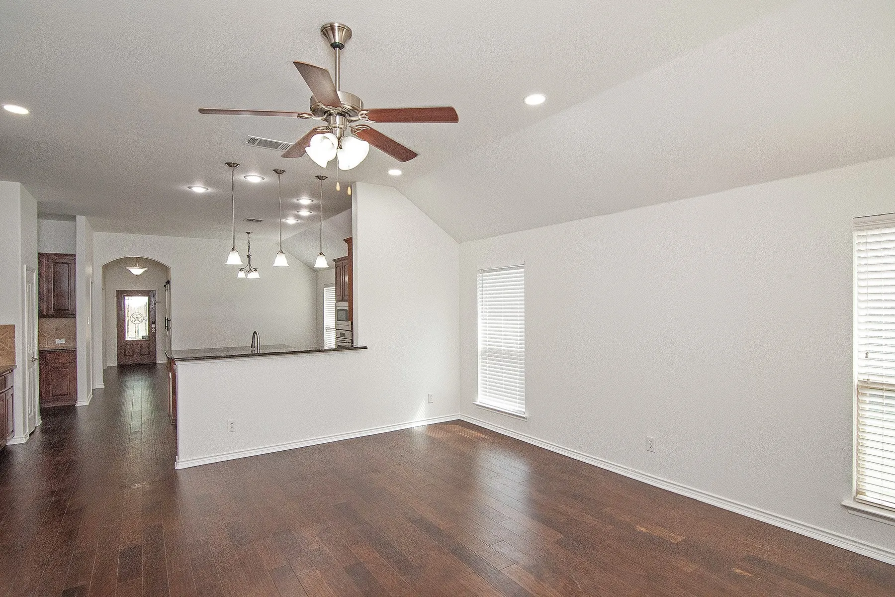 Single Family Residence For Sale in Collin County , 10013 Waterstone Way, Mc Kinney, Texas 75072, 4 Bedroom, 4 Bathroom, 2 Garage spaces, 2,655 Sqft, built in 2011, mls#21322459, Real Estate Agent in Mc Kinney, Homes For Sale in Collin county, Homes For Sale in Mc Kinney, Realtor in Mc Kinney Texas, Real Estate Brokerage Independent Realty Texas, Luminita Cordes Realtor