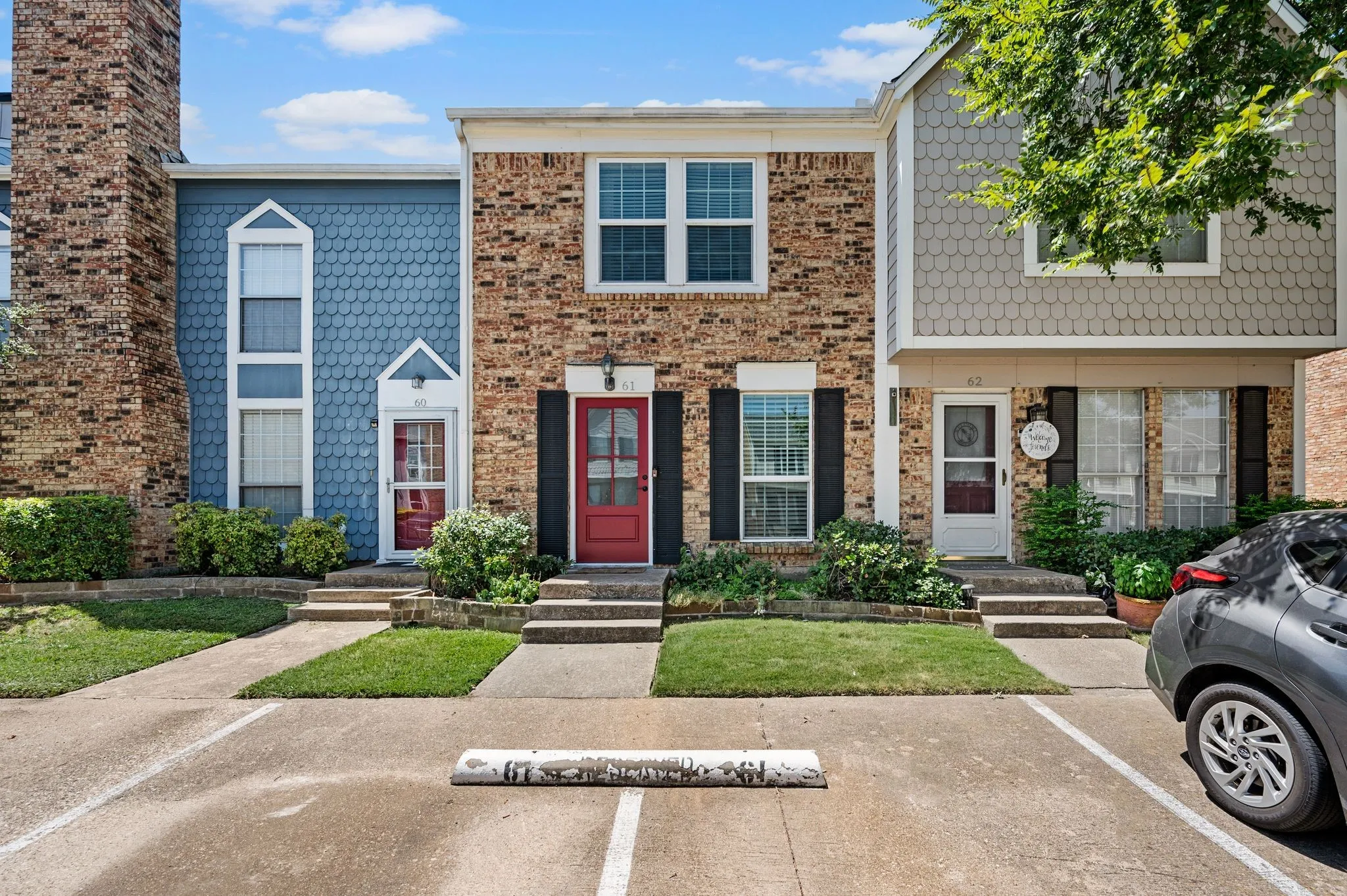Townhouse For Sale in Tarrant County , 61 Abbey Road, Euless, Texas 76039, 2 Bedroom, 2 Bathroom, Garage spaces, 1,120 Sqft, built in 1983, mls#21319474, Real Estate Agent in Euless, Homes For Sale in Tarrant county, Homes For Sale in Euless, Realtor in Euless Texas, Real Estate Brokerage Independent Realty Texas, Luminita Cordes Realtor