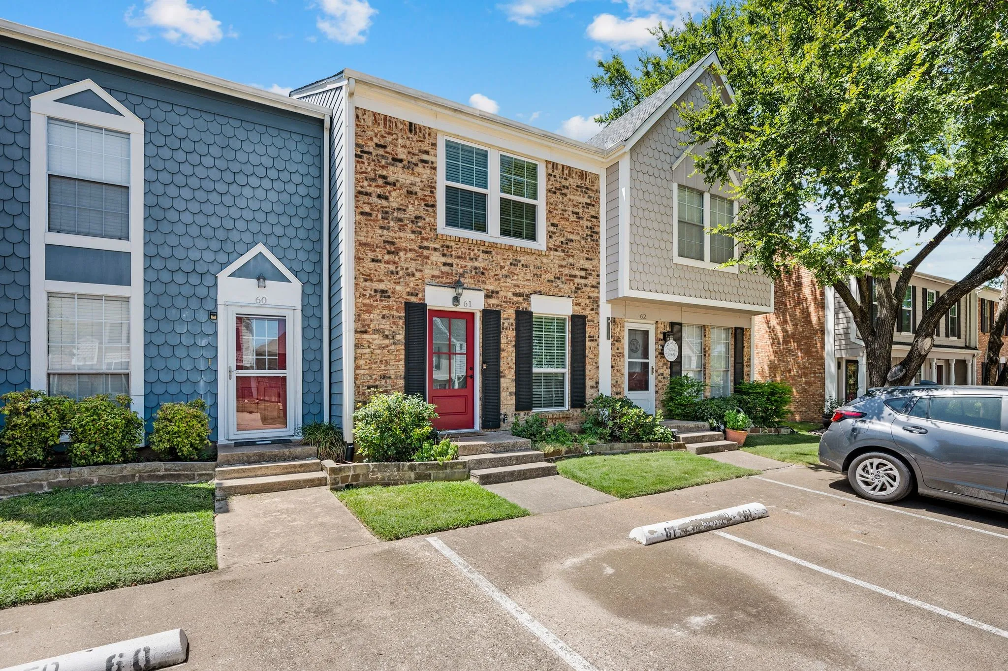 Townhouse For Sale in Tarrant County , 61 Abbey Road, Euless, Texas 76039, 2 Bedroom, 2 Bathroom, Garage spaces, 1,120 Sqft, built in 1983, mls#21319474, Real Estate Agent in Euless, Homes For Sale in Tarrant county, Homes For Sale in Euless, Realtor in Euless Texas, Real Estate Brokerage Independent Realty Texas, Luminita Cordes Realtor