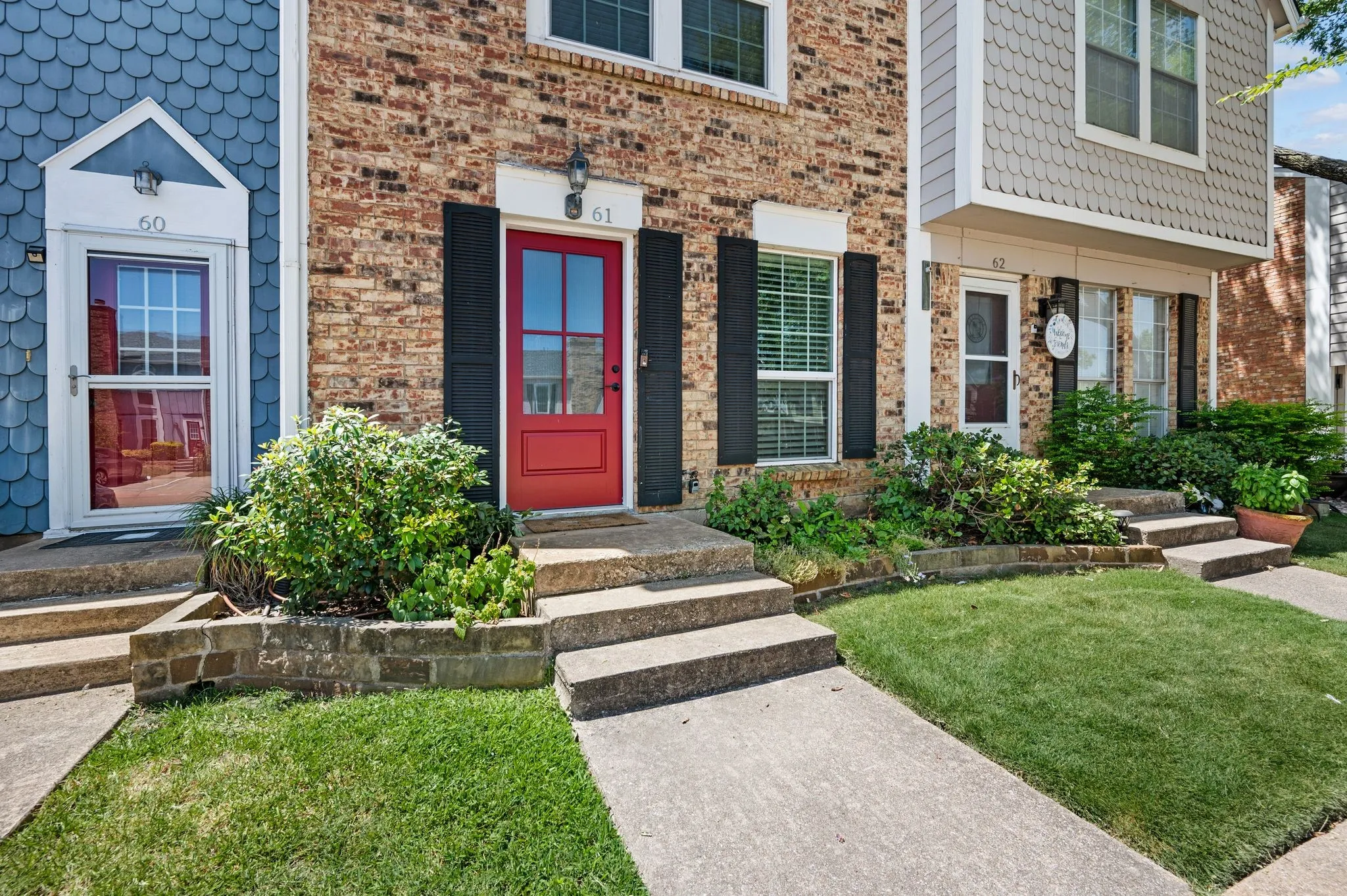 Townhouse For Sale in Tarrant County , 61 Abbey Road, Euless, Texas 76039, 2 Bedroom, 2 Bathroom, Garage spaces, 1,120 Sqft, built in 1983, mls#21319474, Real Estate Agent in Euless, Homes For Sale in Tarrant county, Homes For Sale in Euless, Realtor in Euless Texas, Real Estate Brokerage Independent Realty Texas, Luminita Cordes Realtor