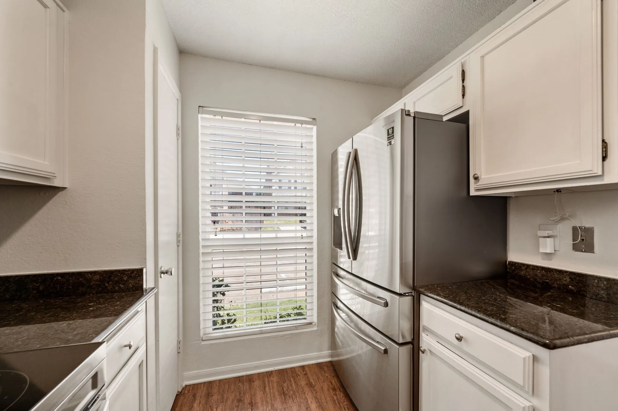 Townhouse For Sale in Tarrant County , 61 Abbey Road, Euless, Texas 76039, 2 Bedroom, 2 Bathroom, Garage spaces, 1,120 Sqft, built in 1983, mls#21319474, Real Estate Agent in Euless, Homes For Sale in Tarrant county, Homes For Sale in Euless, Realtor in Euless Texas, Real Estate Brokerage Independent Realty Texas, Luminita Cordes Realtor