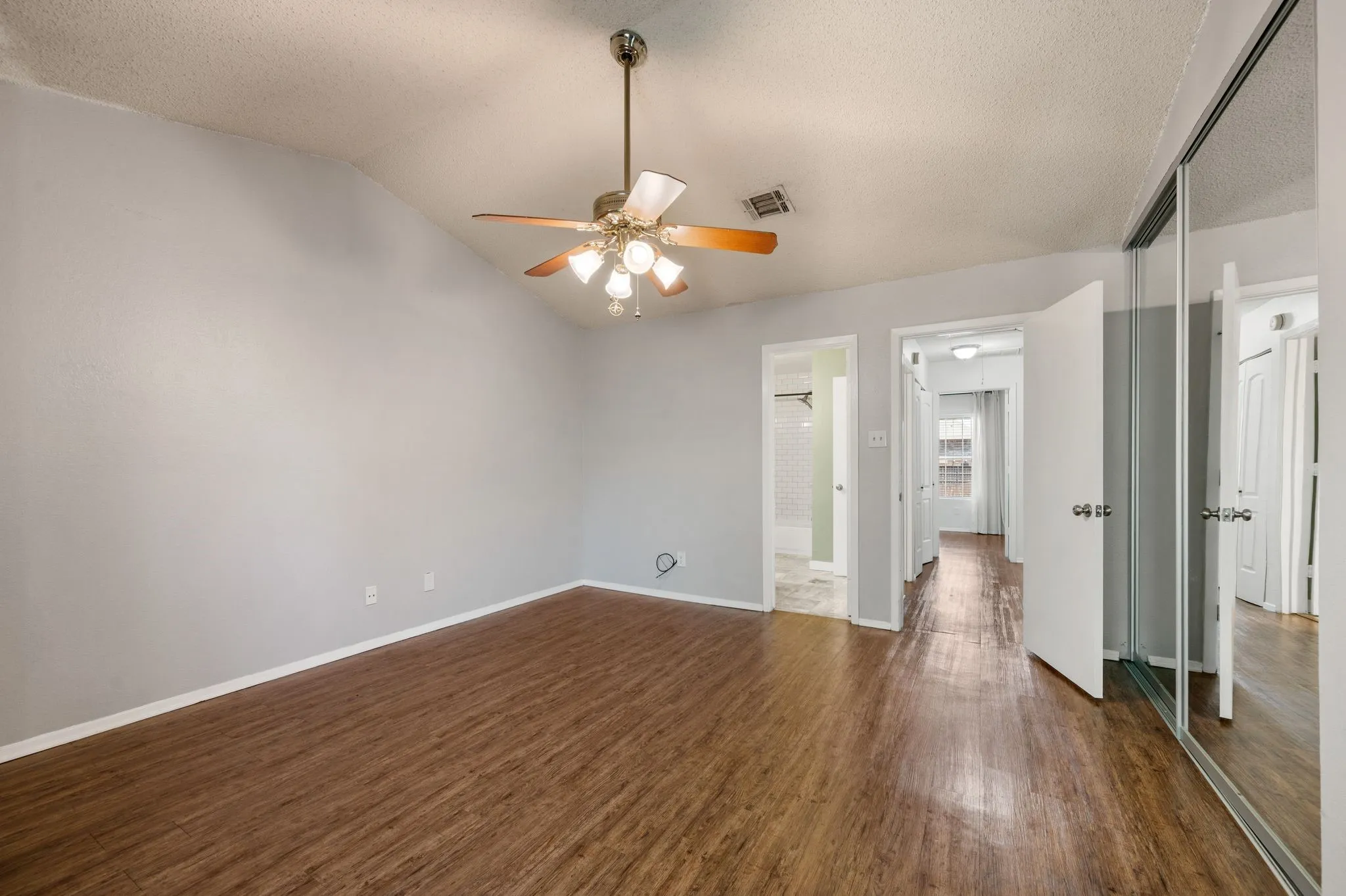 Townhouse For Sale in Tarrant County , 61 Abbey Road, Euless, Texas 76039, 2 Bedroom, 2 Bathroom, Garage spaces, 1,120 Sqft, built in 1983, mls#21319474, Real Estate Agent in Euless, Homes For Sale in Tarrant county, Homes For Sale in Euless, Realtor in Euless Texas, Real Estate Brokerage Independent Realty Texas, Luminita Cordes Realtor