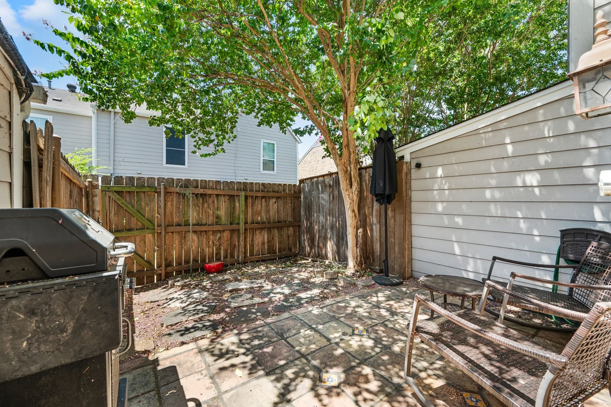 Townhouse For Sale in Tarrant County , 61 Abbey Road, Euless, Texas 76039, 2 Bedroom, 2 Bathroom, Garage spaces, 1,120 Sqft, built in 1983, mls#21319474, Real Estate Agent in Euless, Homes For Sale in Tarrant county, Homes For Sale in Euless, Realtor in Euless Texas, Real Estate Brokerage Independent Realty Texas, Luminita Cordes Realtor
