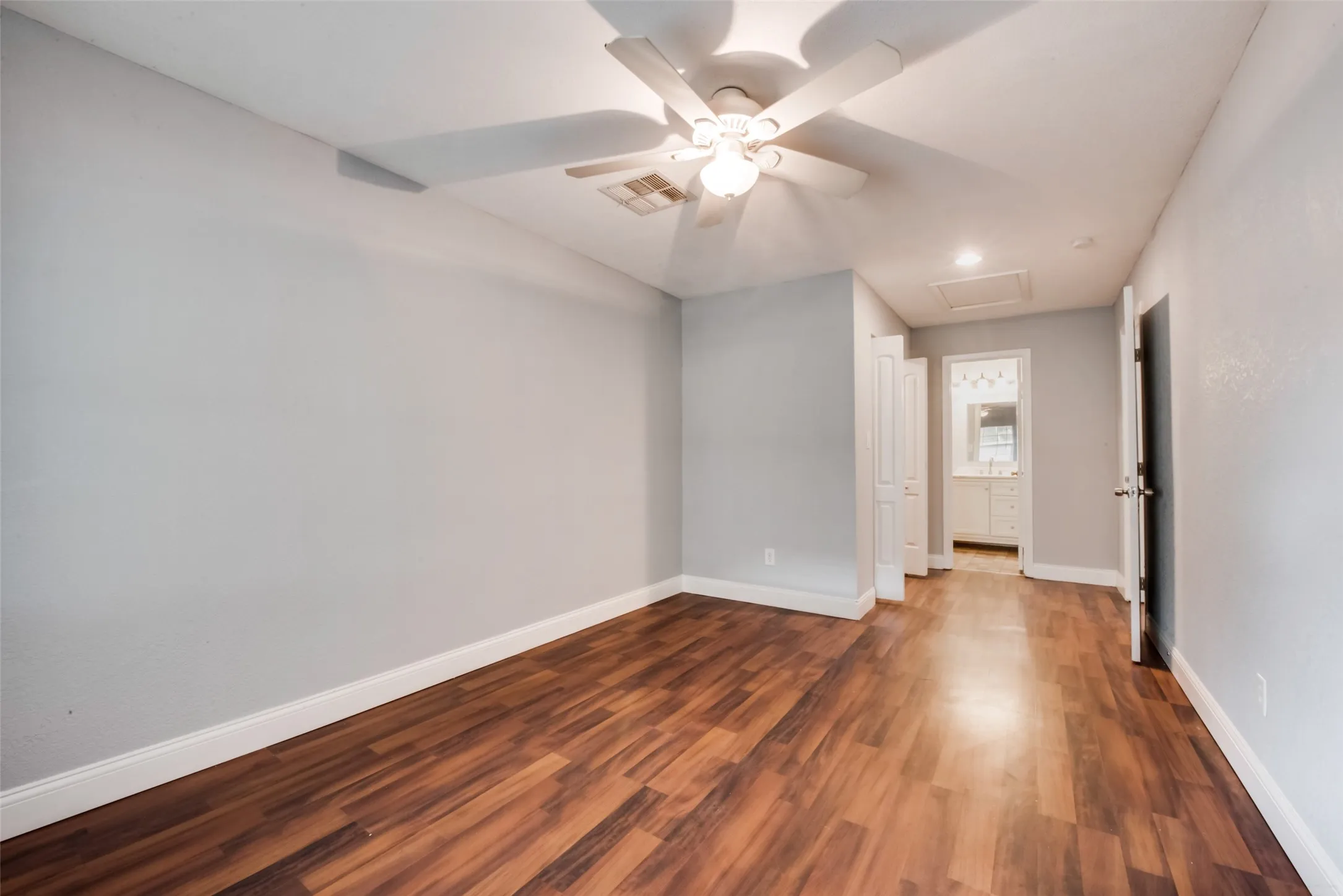 Single Family Residence For Rent in Dallas County , 219 Red Wing Drive, Dallas, Texas 75241, 4 Bedroom, 3 Bathroom, Garage spaces, 1,836 Sqft, built in 1954, mls#21321613, Real Estate Agent in Dallas, Homes For Rent in Dallas county, Homes For Rent in Dallas, Realtor in Dallas Texas, Real Estate Brokerage Independent Realty Texas, Luminita Cordes Realtor